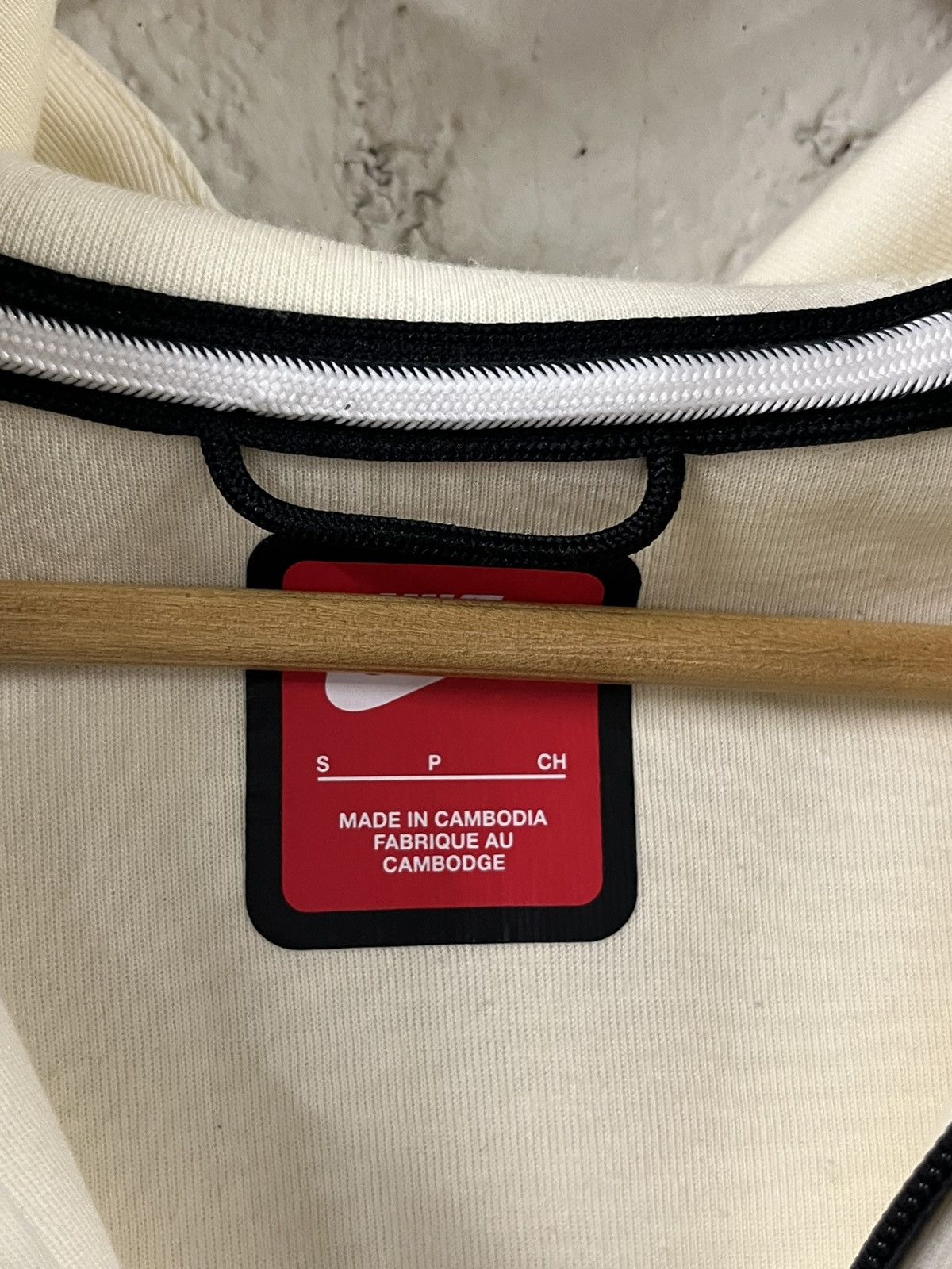 Nike Nike tech zip up hoodie cream colorway streetwear sports Size US S / EU 44-46 / 1 - 7 Thumbnail