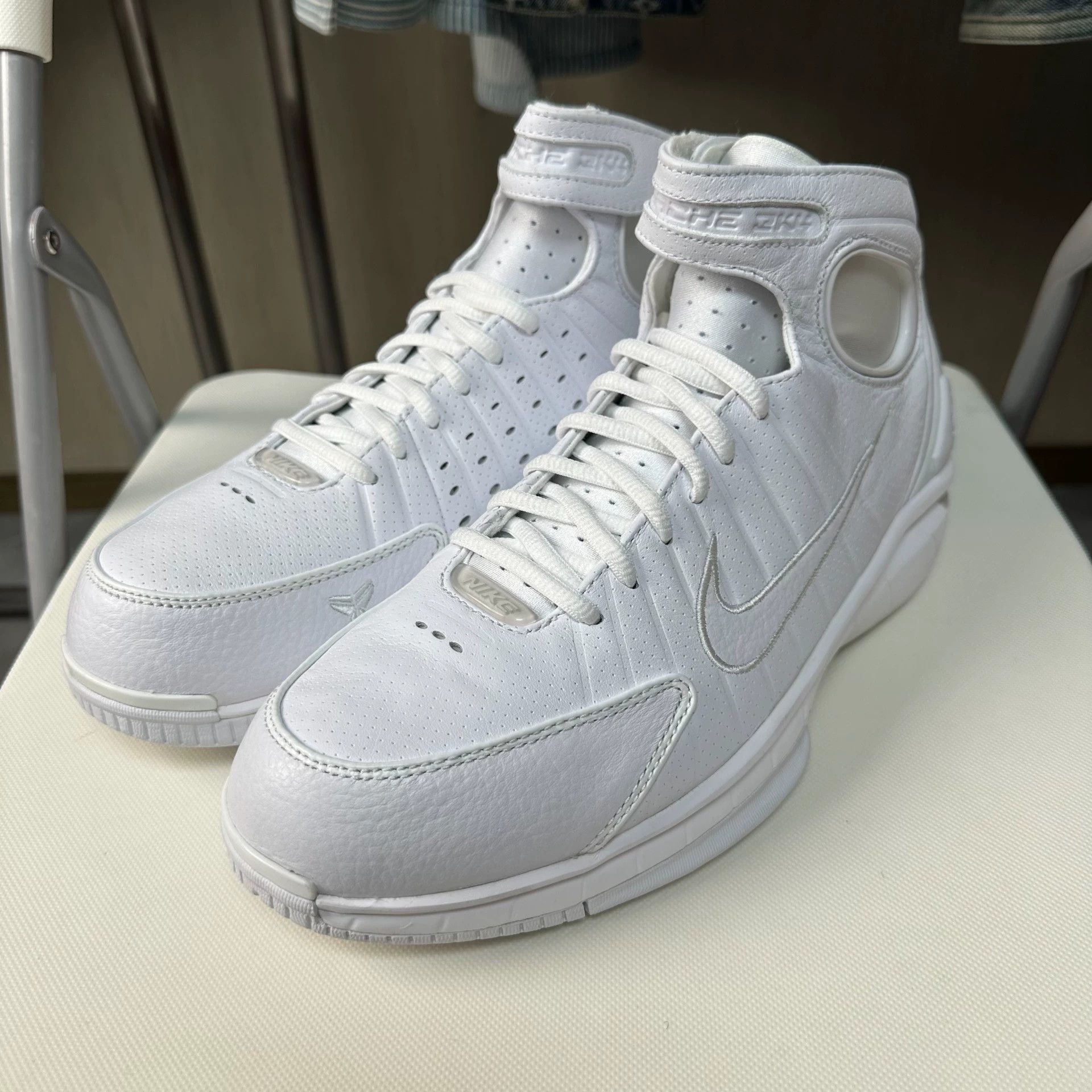 Nike Nike 2K4 FTB Kobe Mid White Basketball Men's 43 Size US 10 / EU 43 - 1 Thumbnail
