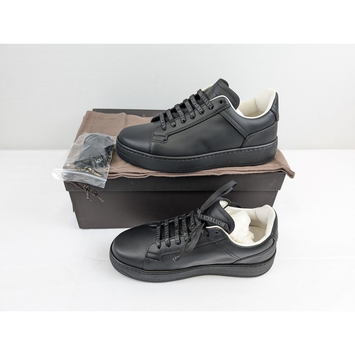 Bottega Veneta o1rshd1 Bolt Calf Low-Top Sneakers in Nero Size US 6 / EU 39 - 22 Thumbnail