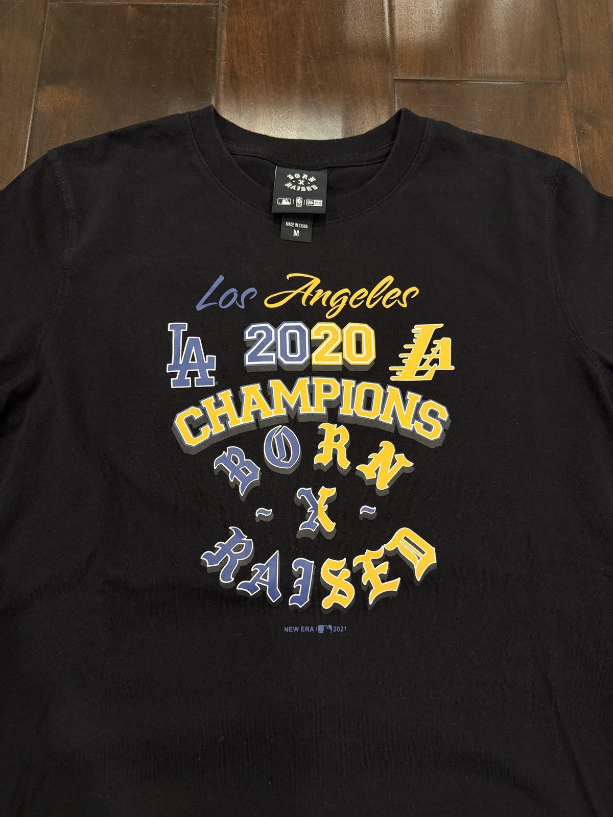 Born X Raised × NBA × New Era City of Champions Tee Lakers Dodgers Los Angeles LA Size US M / EU 48-50 / 2 - 1 Thumbnail