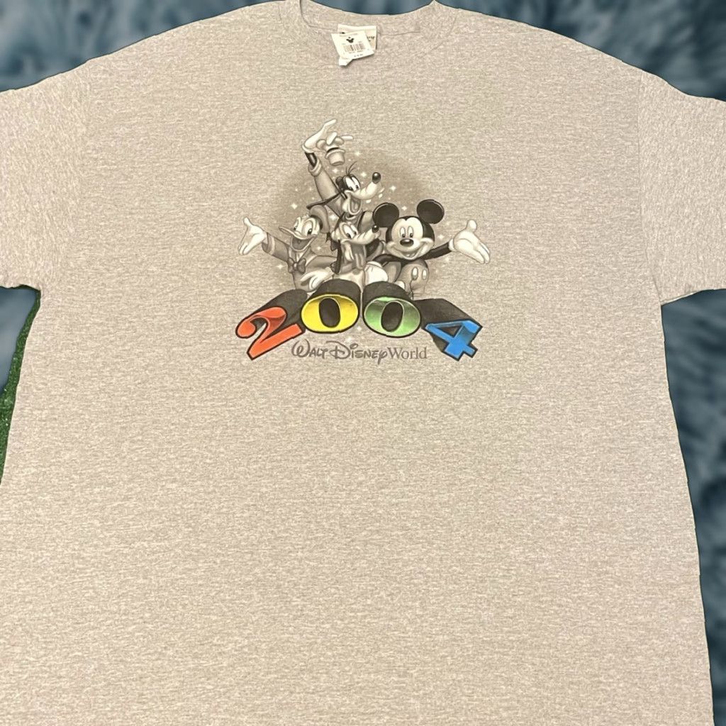 Disney VINTAGE Disney World Characters Classic Logo 2004 Shirt Mens XXL NWT Gray Mickey Mouse 90s Logo T-Shirt World Disney 90s Mens XXL Gray NWT Size US XXL / EU 58 / 5 - 1 Thumbnail