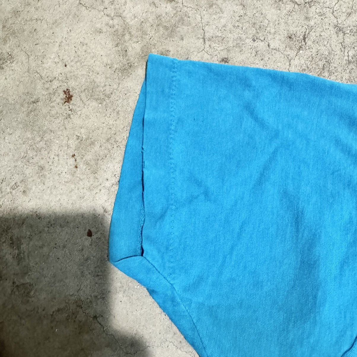 Vintage VINTAGE BLUE BARF POCKET TEE! Size US L / EU 52-54 / 3 - 5 Thumbnail