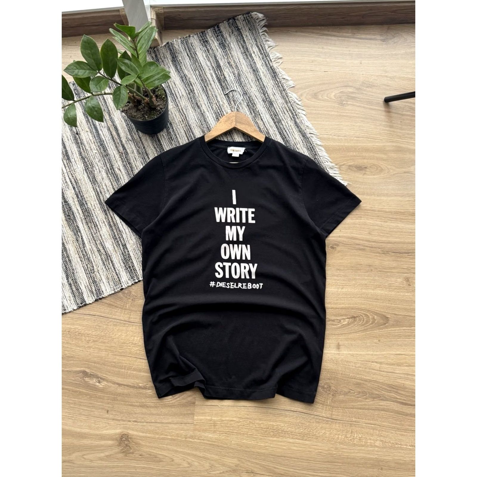Diesel VINTAGE Diesel “I Write My Own Story” Graphic Print Logo Black T Shirt M Men Size US M / EU 48-50 / 2 - 3 Thumbnail