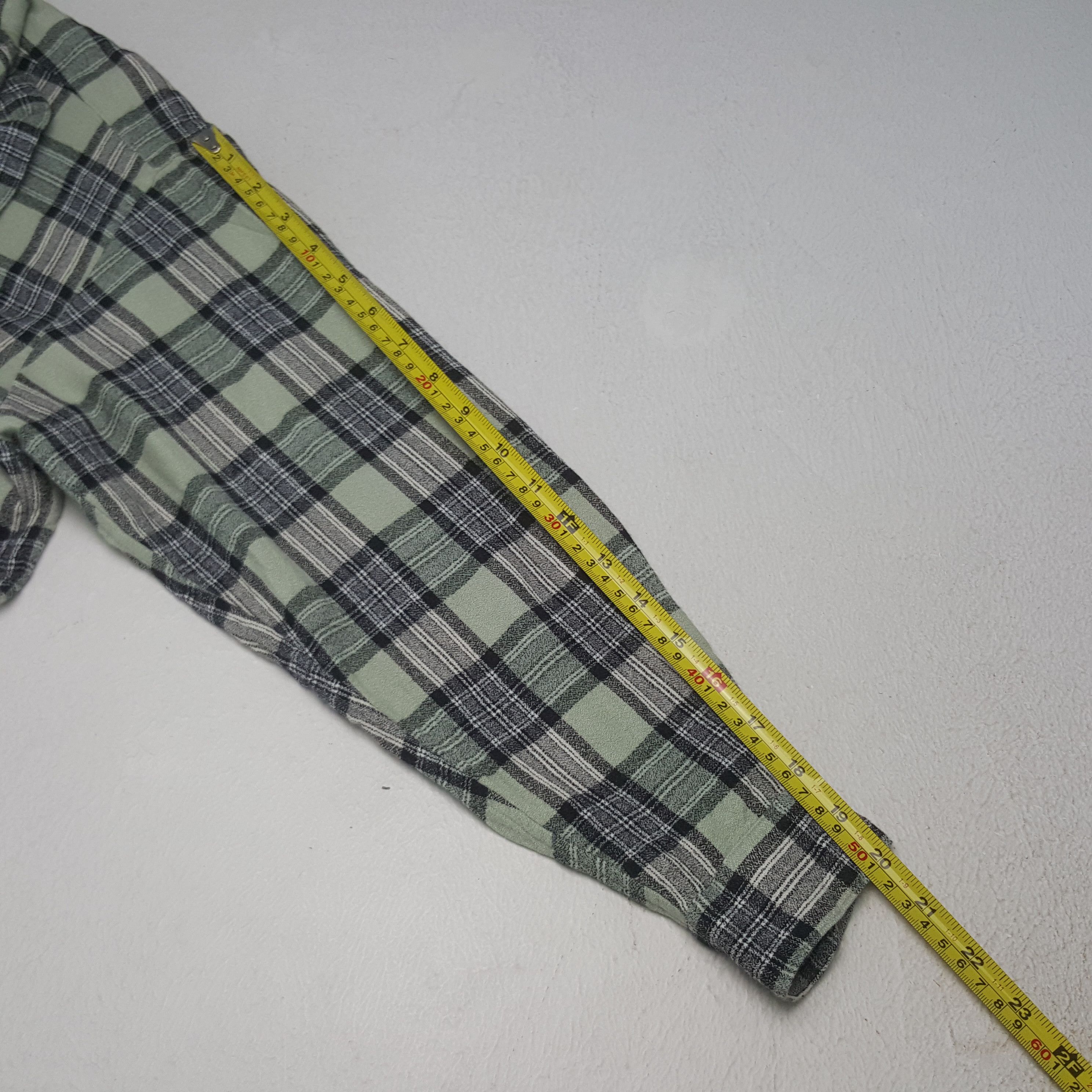 Issey Miyake Vintage Issey Miyake Japanese Designer Button Up Shirt RR21 Size US S / EU 44-46 / 1 - 8 Thumbnail