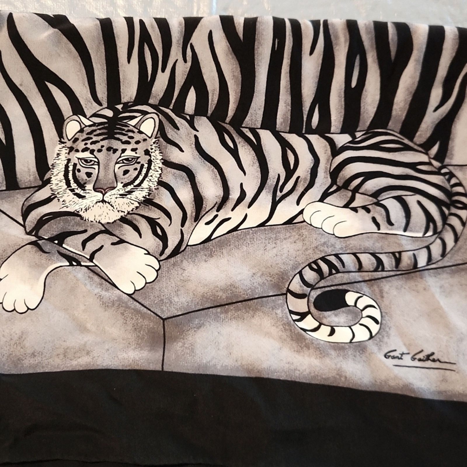 Other Gant Gaither tiger scarf. Beautiful glam vibe Size ONE SIZE - 1 Thumbnail