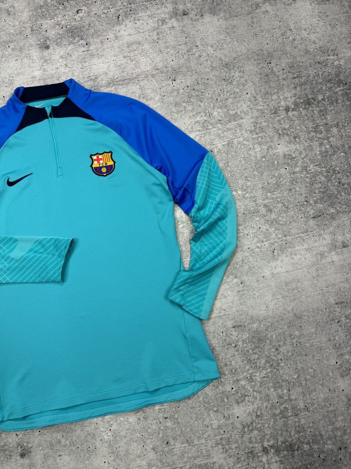 Designer × Nike Vintage Nike F.C. Barcelona Logo Y2K Jersey Zip Sweatshirt Size US L / EU 52-54 / 3 - 3 Thumbnail