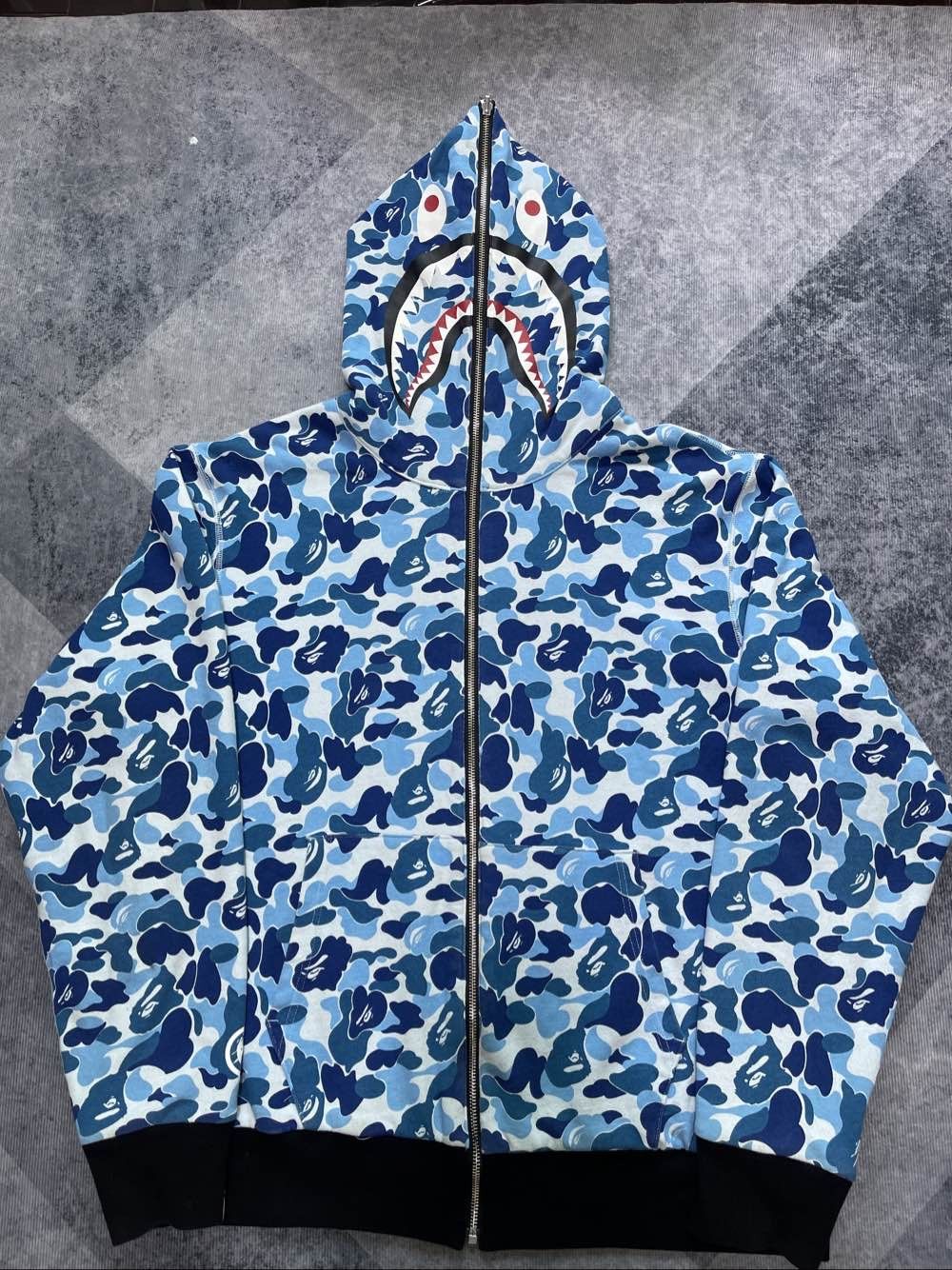 Bape A BATHING APE Split Camo Shark Hoodie XL Size US XL / EU 56 / 4 - 1 Thumbnail