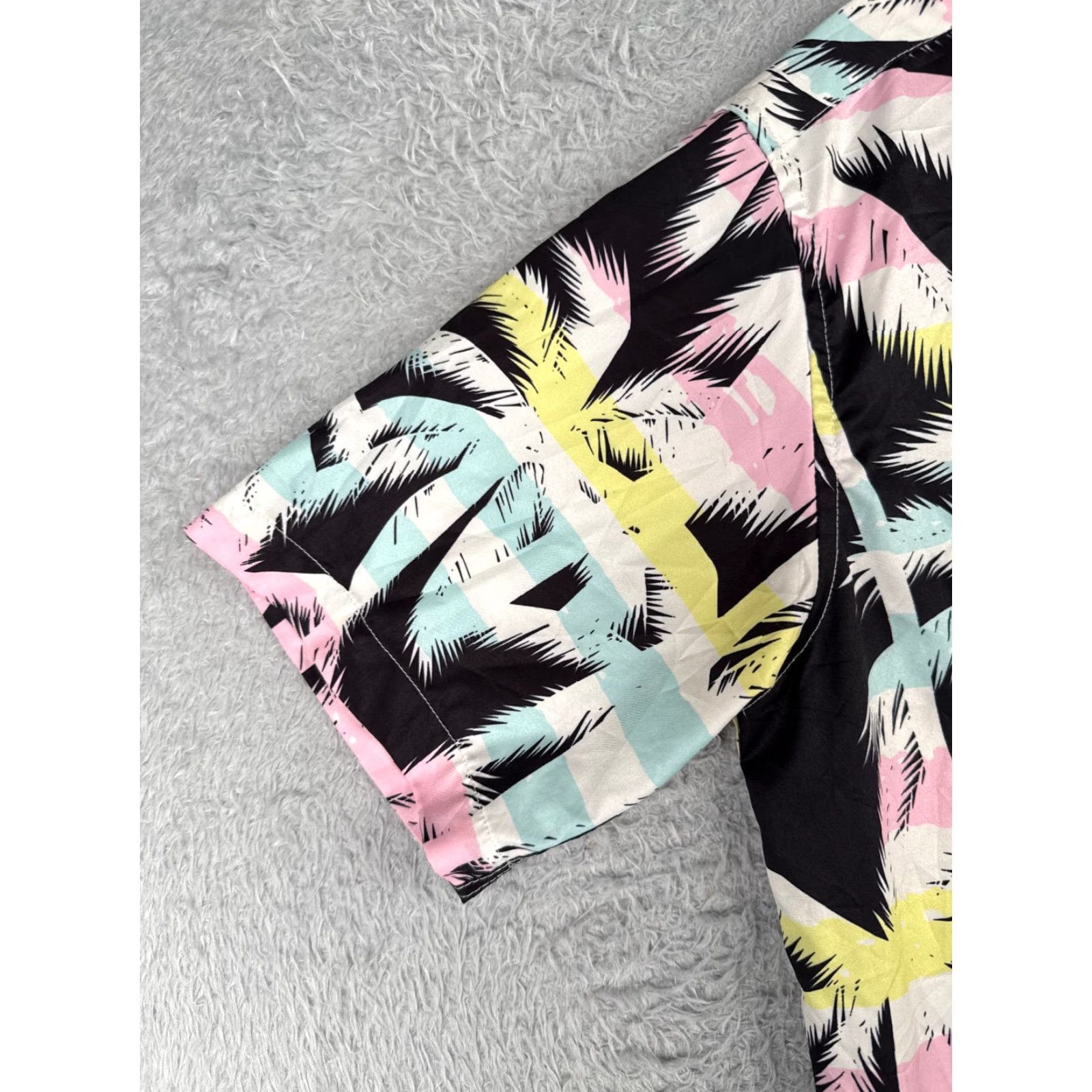 Vintage Hawaiian Shirt Men Small Pink Blue Palm Tree Leaf Button Up 100% Polyester Italy Size US S / EU 44-46 / 1 - 3 Thumbnail