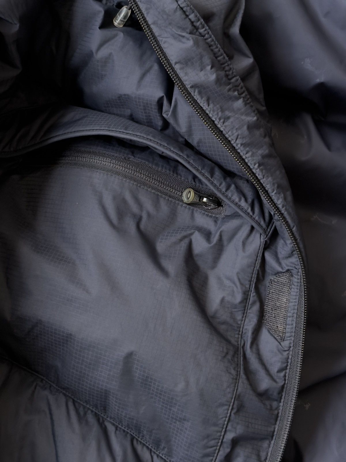 Oakley Oakley AW06 Goose Down Technical Puffer Jacket Dark Size L Size US L / EU 52-54 / 3 - 10 Thumbnail