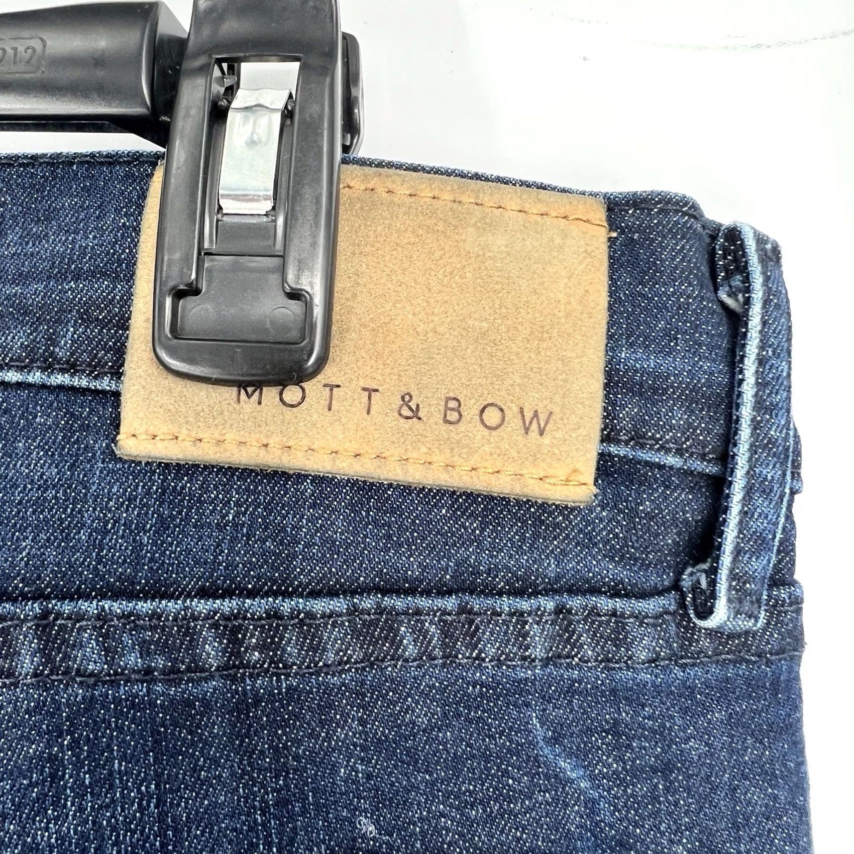 Mott & Bow Mott & Bow Jeans Men 38x30 Straight Blue Denim Cotton Stretch 5-Pocket Regular Rise Mid-Blue Logo Embroidered Zip Button Closure Vintage No Size US 38 / EU 54 - 7 Thumbnail