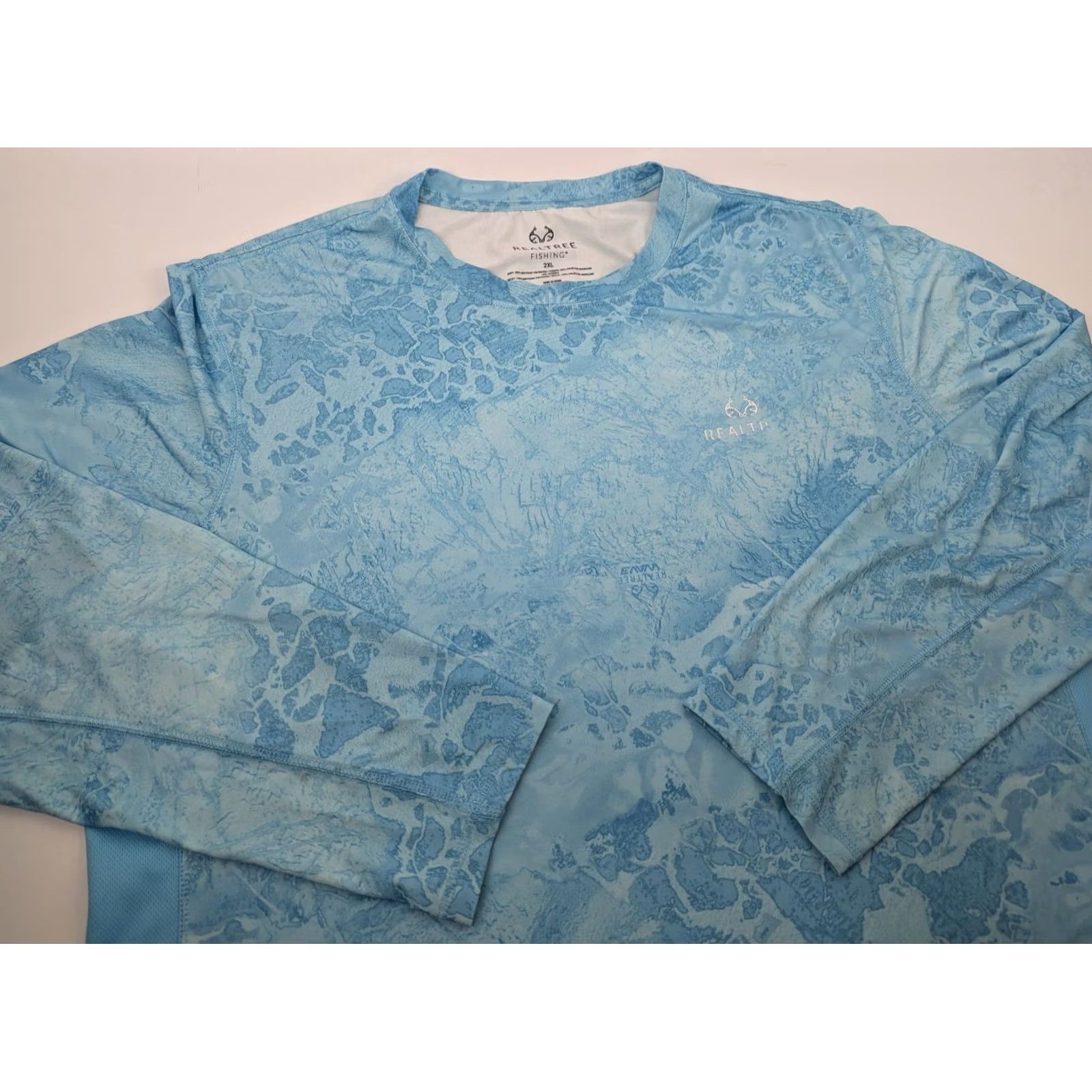 Realtree Realtree Fishing Wave Print Shirt Men's Blue Long Sleeve 2XL Regular Fit Pullover Lightweight Athletic Outdoors Size US XXL / EU 58 / 5 - 2 Thumbnail