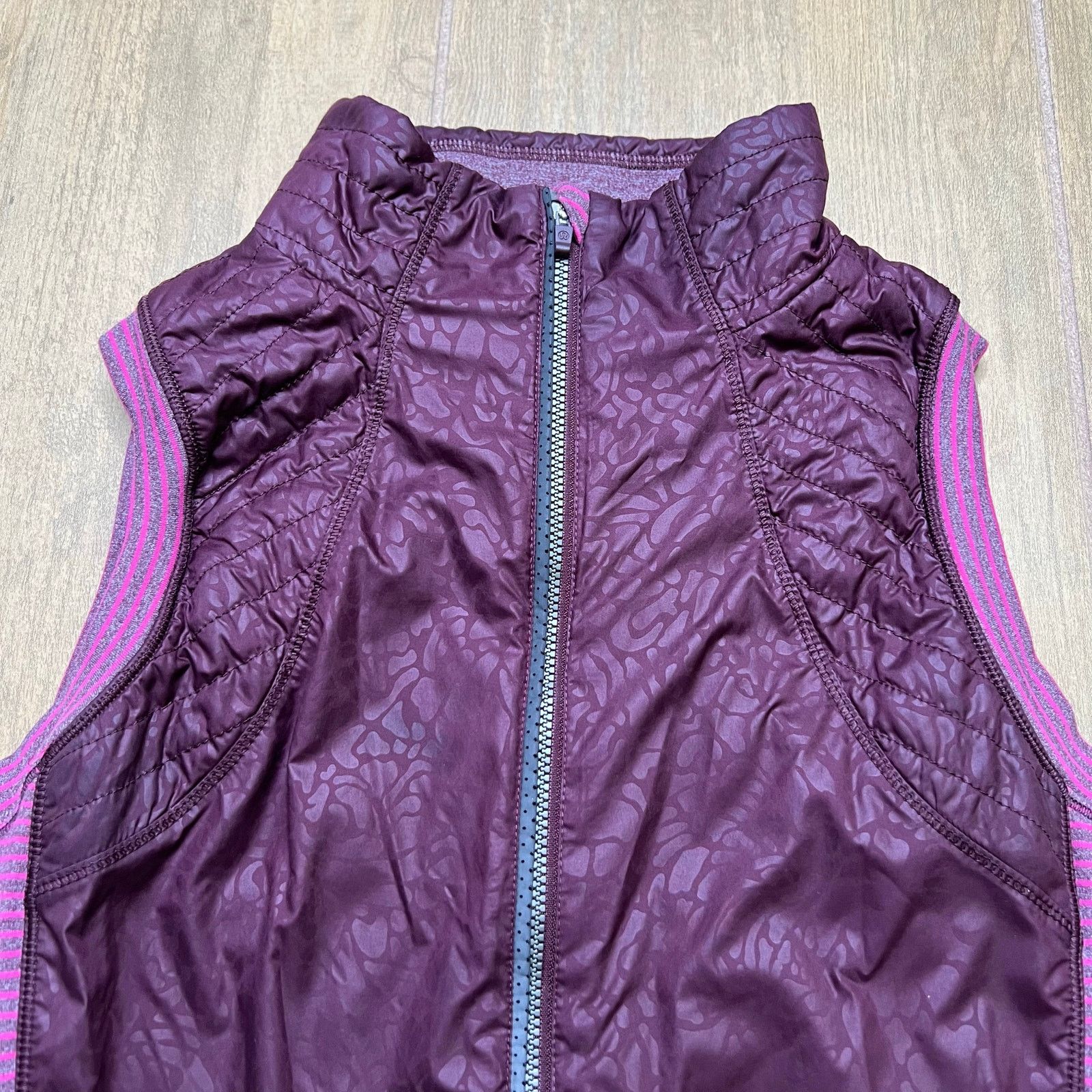 Lululemon Lululemon Rebel Runner Vest Petal Camo Embossed Bordeaux 8 Size M / US 6-8 / IT 42-44 - 5 Thumbnail
