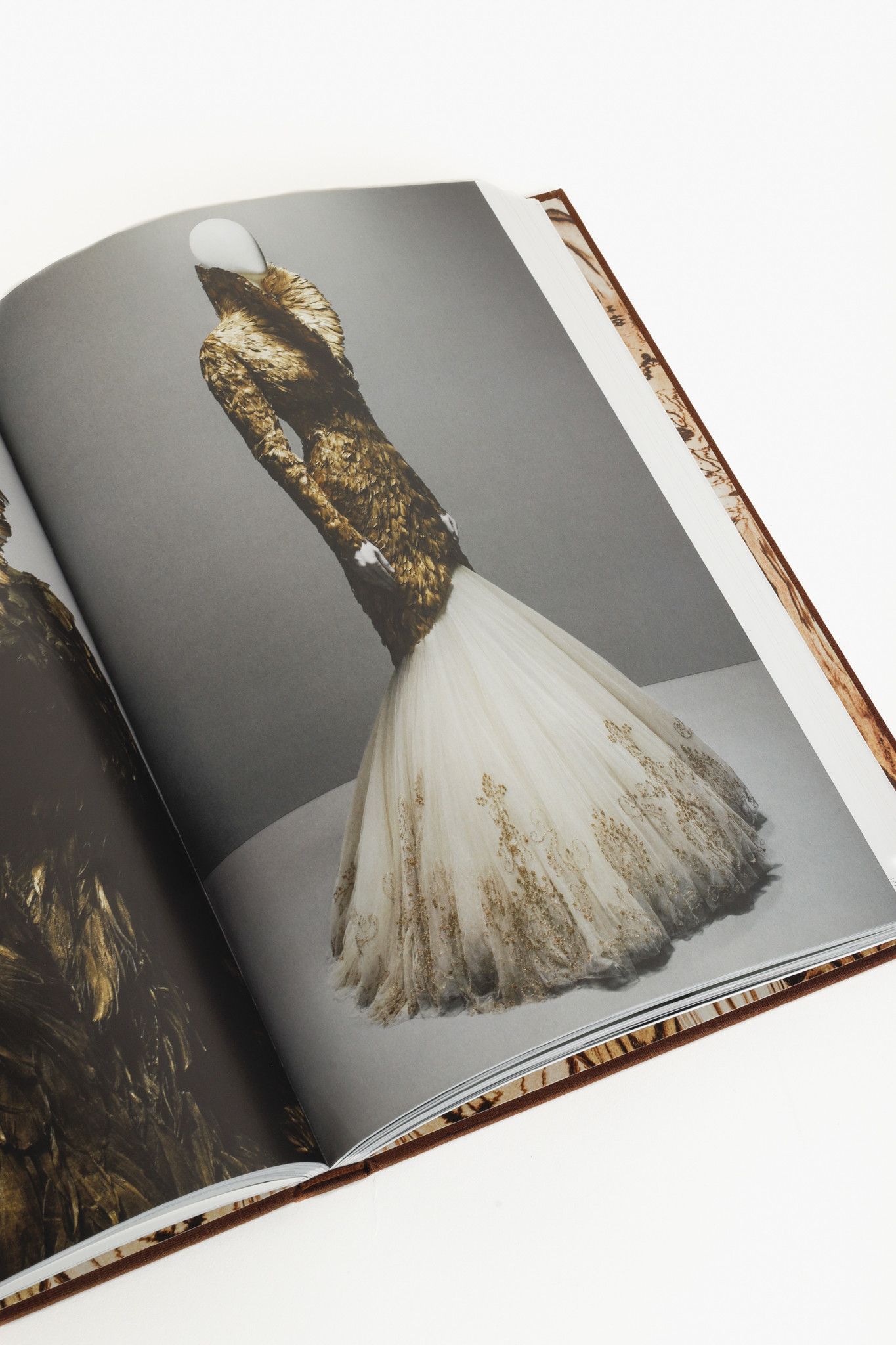 Alexander McQueen Alexander McQueen: Savage Beauty Hologram Hardcover Book Size ONE SIZE - 8 Thumbnail
