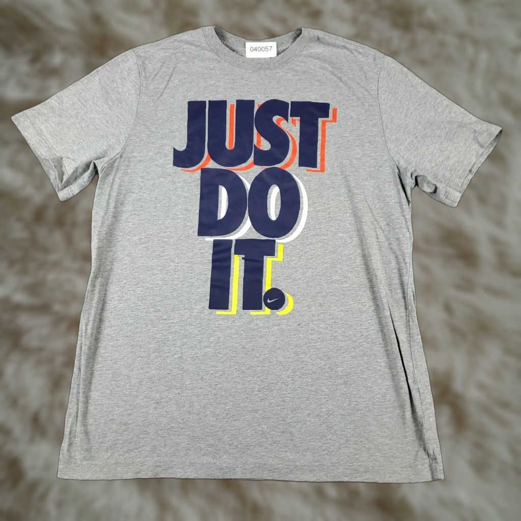 Nike Nike T Shirt Mens Large Gray Swoosh Casual Short Sleeve Adult L White? Gray? Size US L / EU 52-54 / 3 - 1 Thumbnail