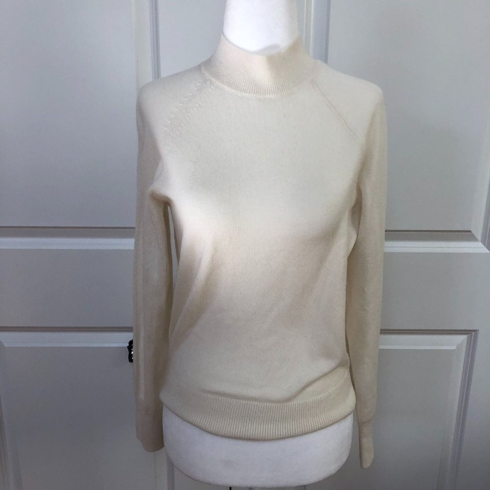 Everlane Mock Neck Cashmere Sweater from Everlane Size XS / US 0-2 / IT 36-38 - 1 Thumbnail