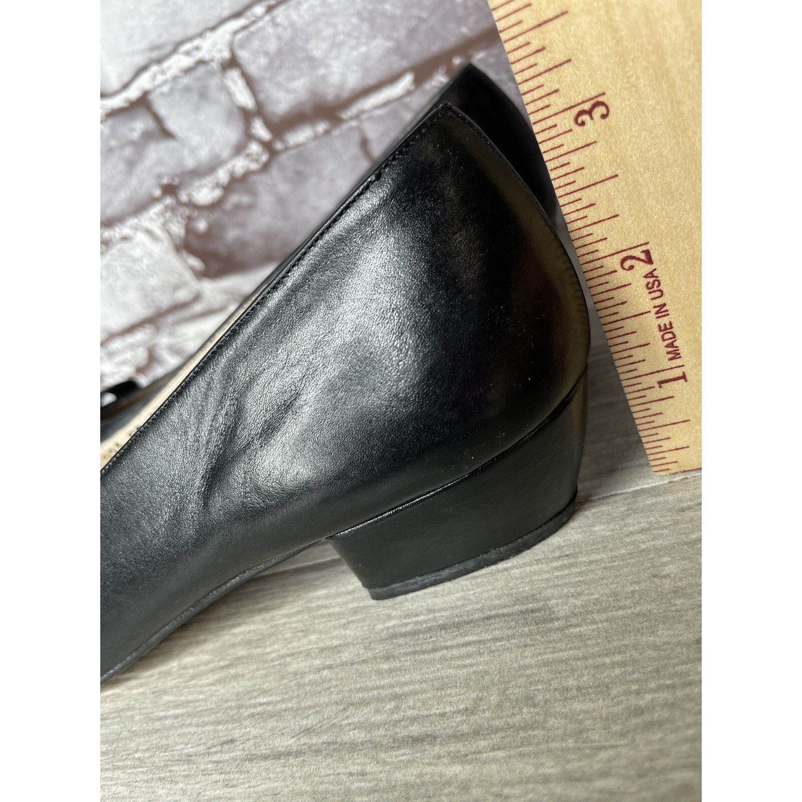 Salvatore Ferragamo Salvatore Ferragamo Black Leather Gold Bow Designer VTG Heel Size US 6 / IT 36 - 7 Thumbnail