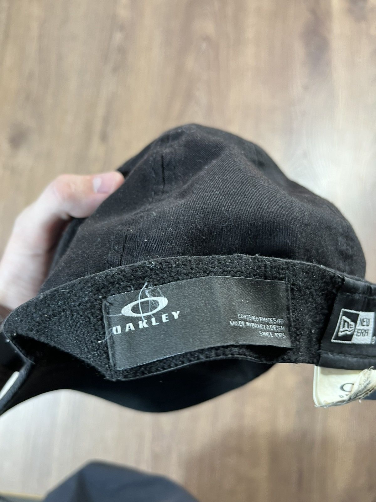 Oakley Oakley & New Era Cap Metal Logo Vintage Size 32 - 9 Thumbnail