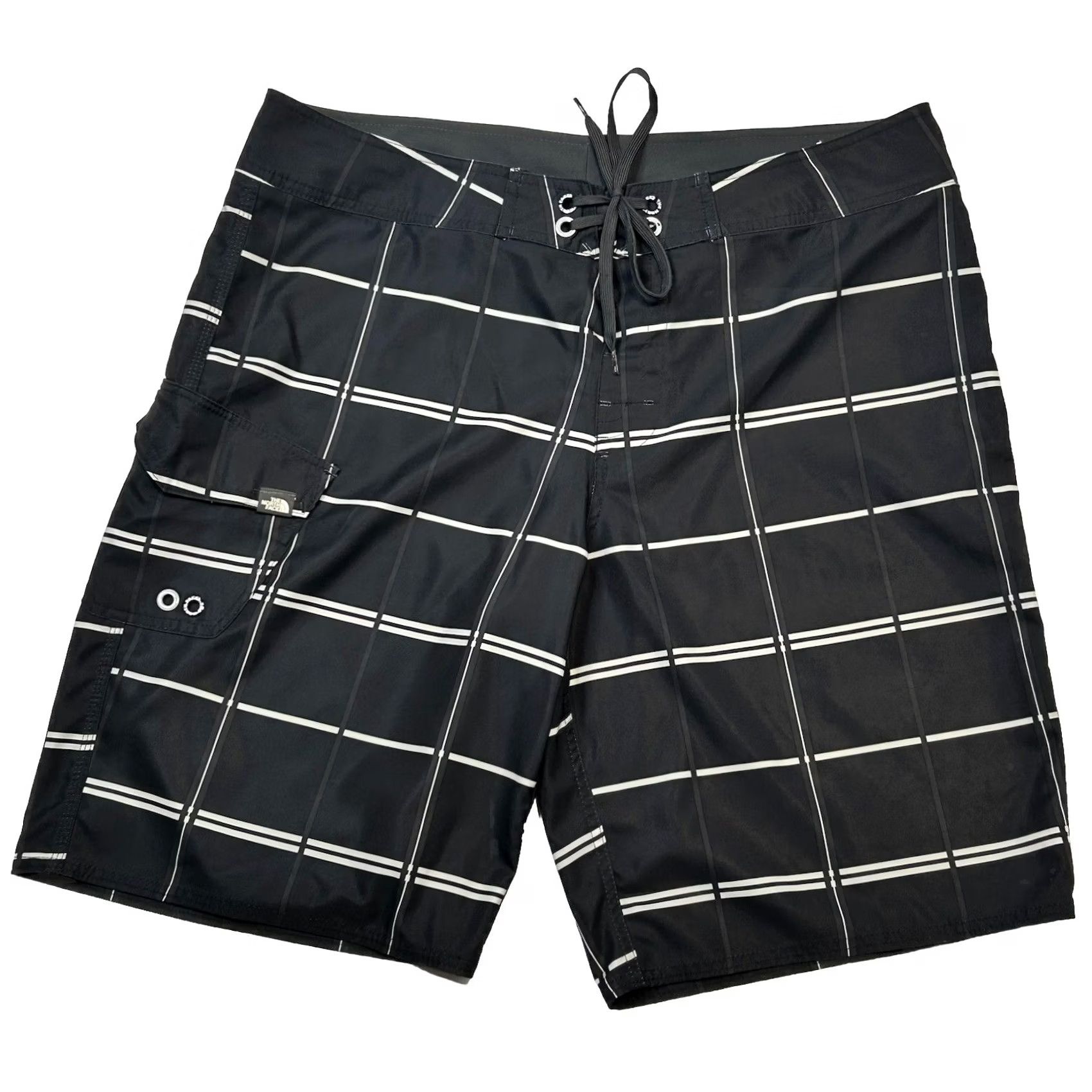 The North Face VINTAGE The North Face Board Shorts Mens 38 Black White Plaid Cargo Pocket Size US 38 / EU 54 - 2 Thumbnail