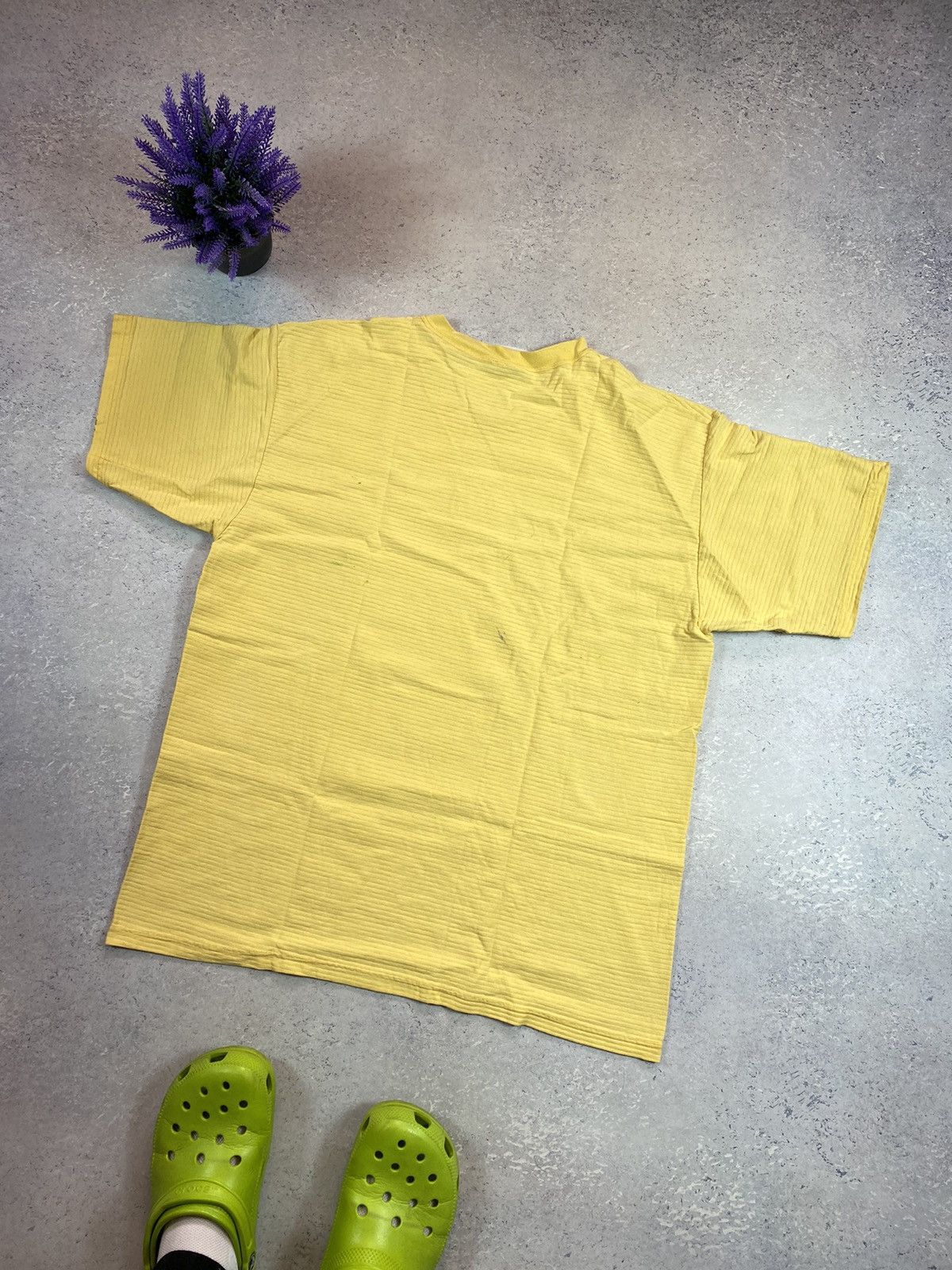 Nike × Vintage Vintage Nike Men’s Yellow T-shirt With Big Centre Logo Size US XL / EU 56 / 4 - 6 Thumbnail