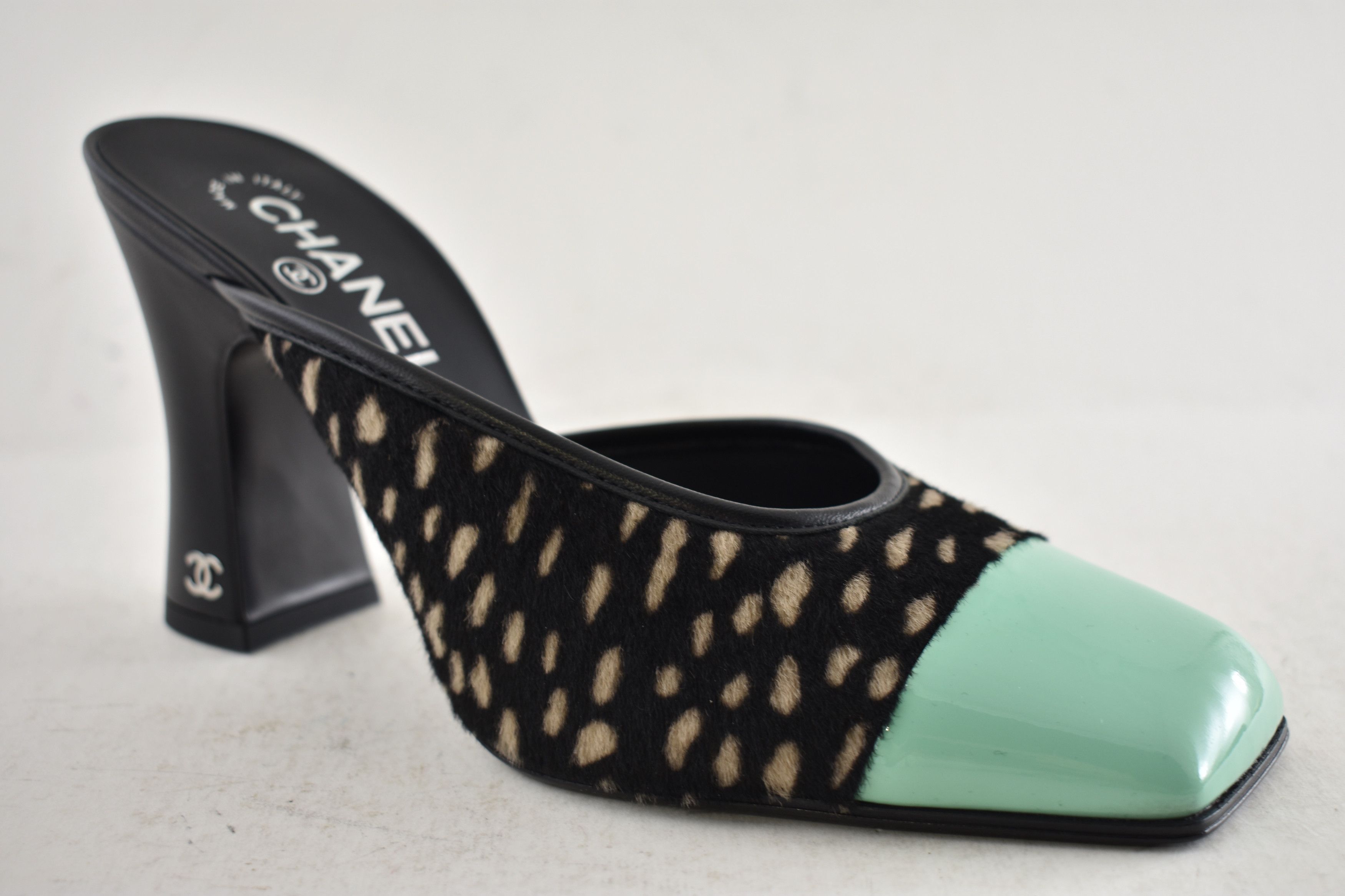 Chanel 26S Blazy White Pony Fur Green Block Heel Pump Mule 36 Size US 6 / IT 36 - 7 Thumbnail