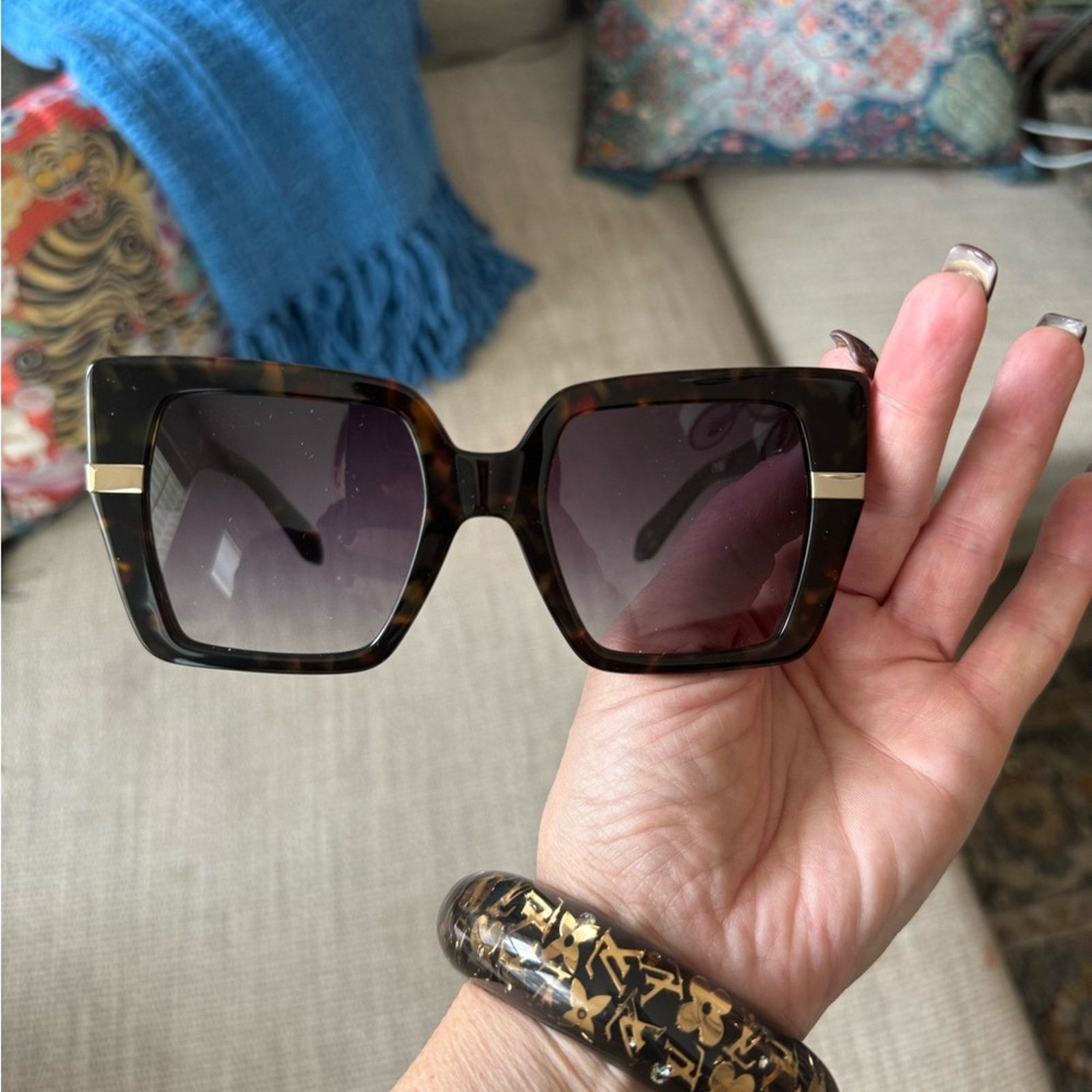 Quay Quay, sunglasses Nwot in tortoiseshell NOTORIOUS model Size ONE SIZE - 2 Thumbnail