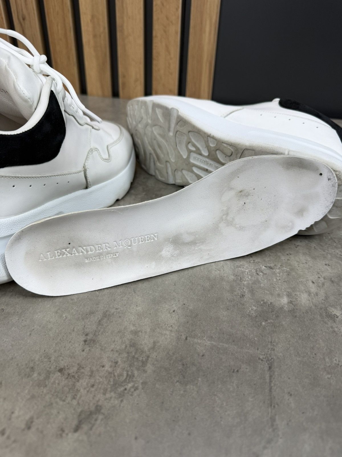 Alexander McQueen Alexander McQueen Oversized White Leather Sneakers Size 38 Size US 8 / IT 38 - 19 Thumbnail