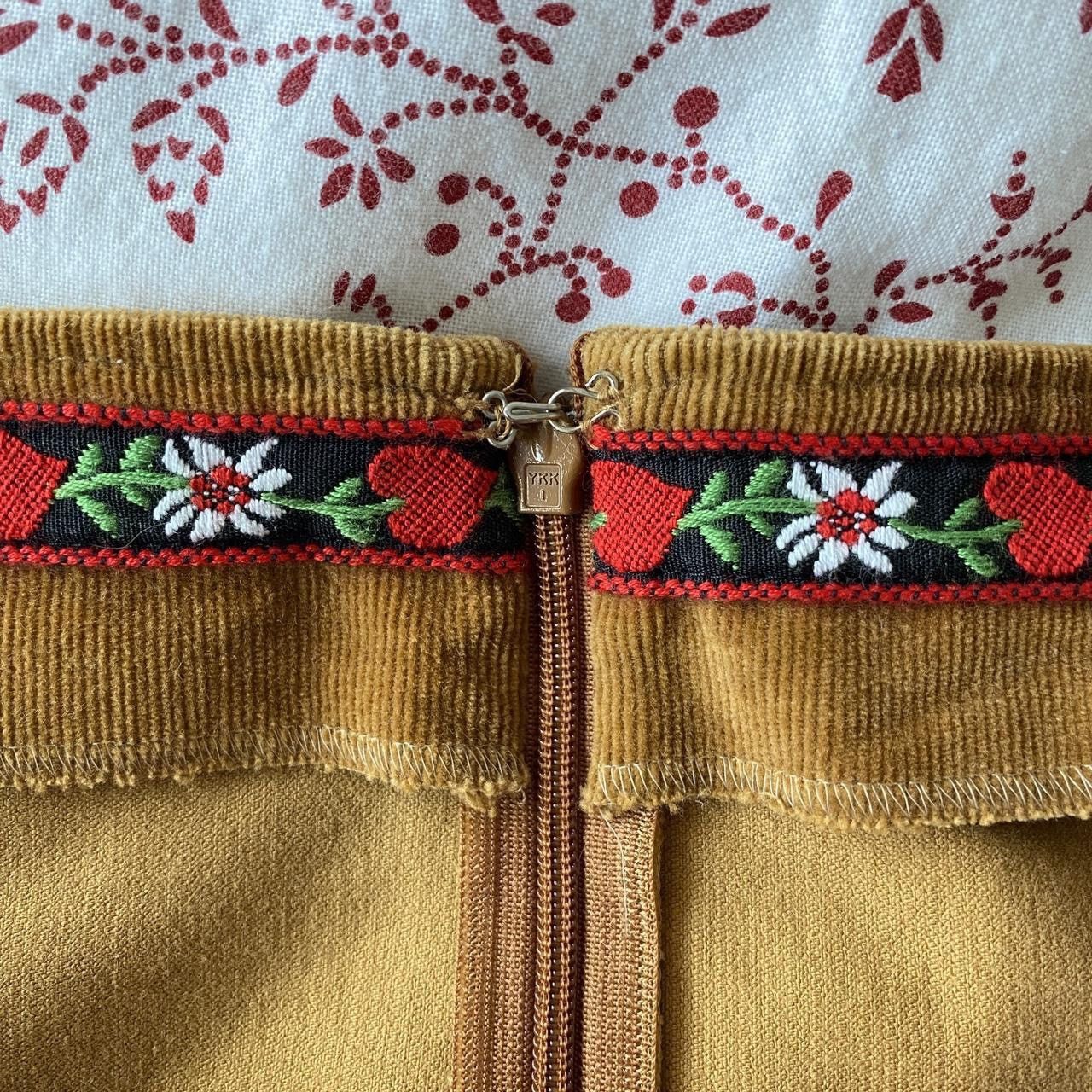 Dolce & Gabbana Dolce & Gabbana FW2002 Dirndl tirol pleated corduroy skirt Size 26" / US 2 / IT 38 - 6 Thumbnail