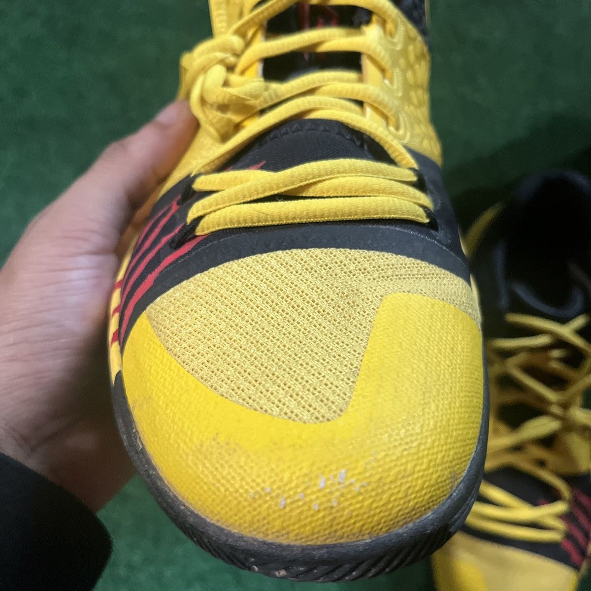 Nike Kyrie 3 Mamba Mentality Size US 10 / EU 43 - 4 Thumbnail