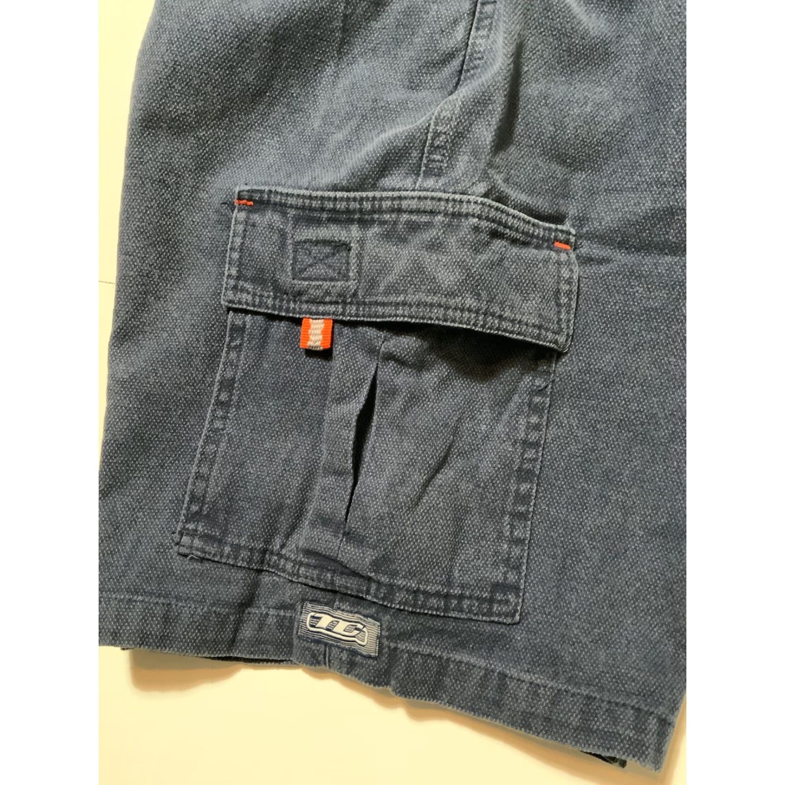 4SDESIGNS VINTAGE Town & Country Designs Textured Cargo Skate Shorts Sz. 31 Mens Blue Cargo 31" Waist Inseam 10" Outseam 20.5" Size US 31 - 7 Thumbnail