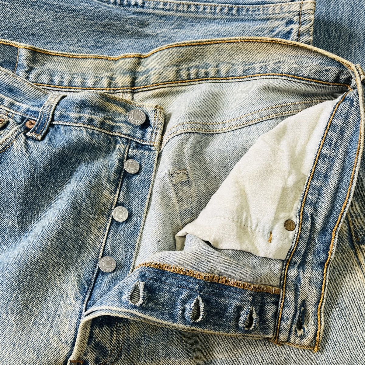 Levi's Vintage Distressed Levis 501XX 1997 Made In USA Jeans Size US 35 - 14 Thumbnail