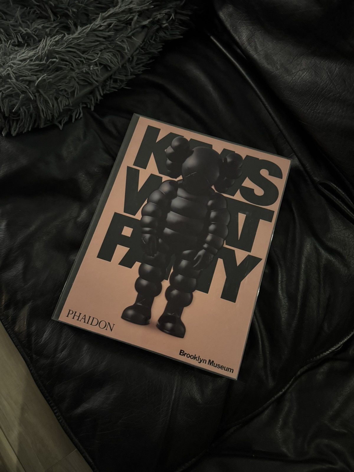 Kaws Kaws Book Size ONE SIZE - 1 Thumbnail