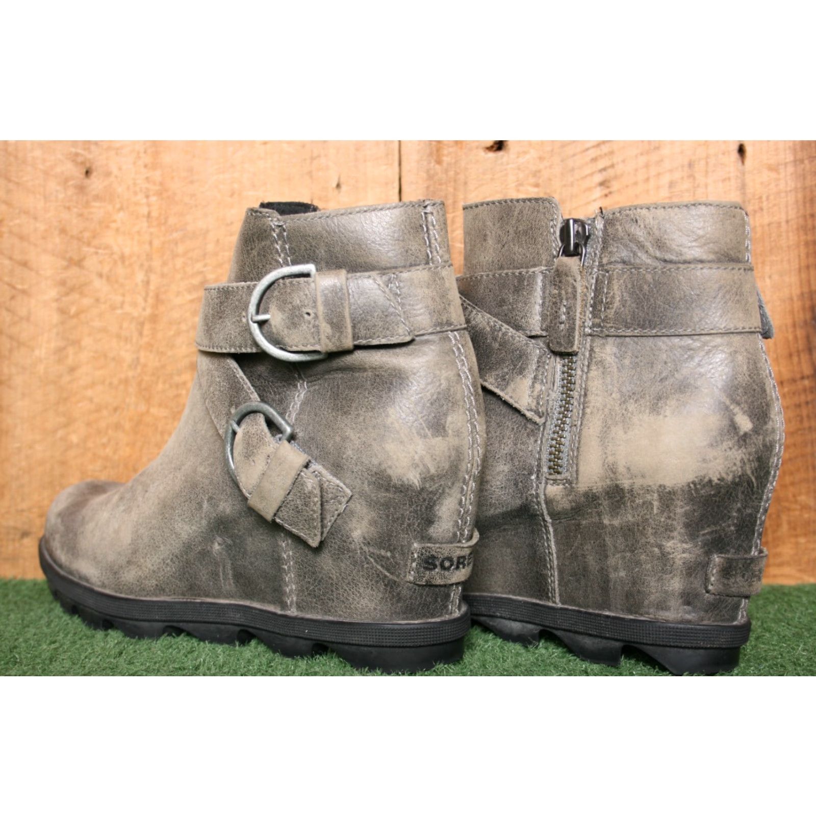 SOREL SOREL Joan of Arctic Wedge II Buckle Ankle Boots Gray Leather Sz. 10 Womens Boots, Combat, Wedge, Zip, 8 UK, 41 EU, 10 US Size US 8 / IT 38 - 3 Thumbnail