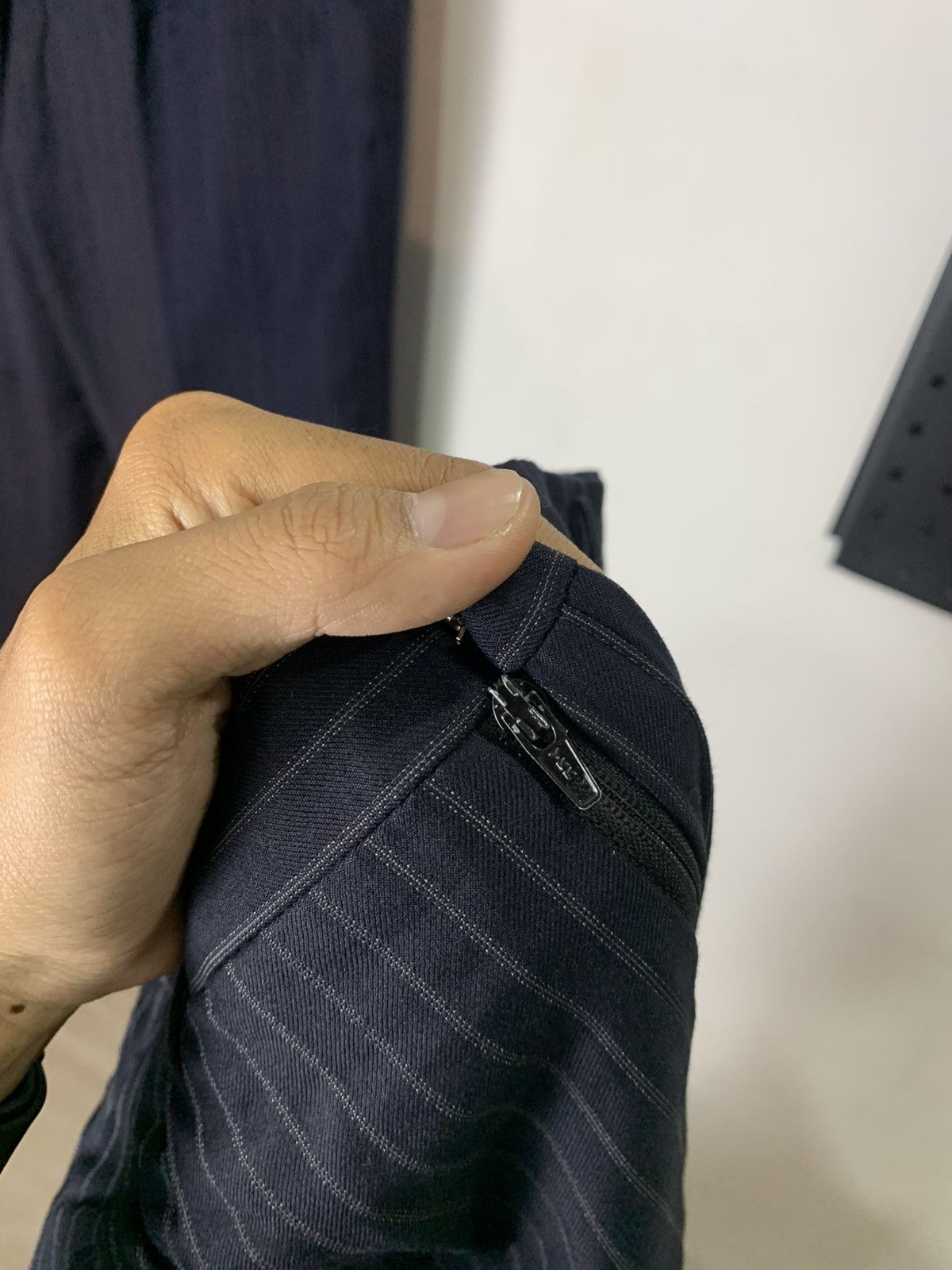 Givenchy Givenchy men stripe trousers casual pants Size US 30 / EU 46 - 6 Thumbnail