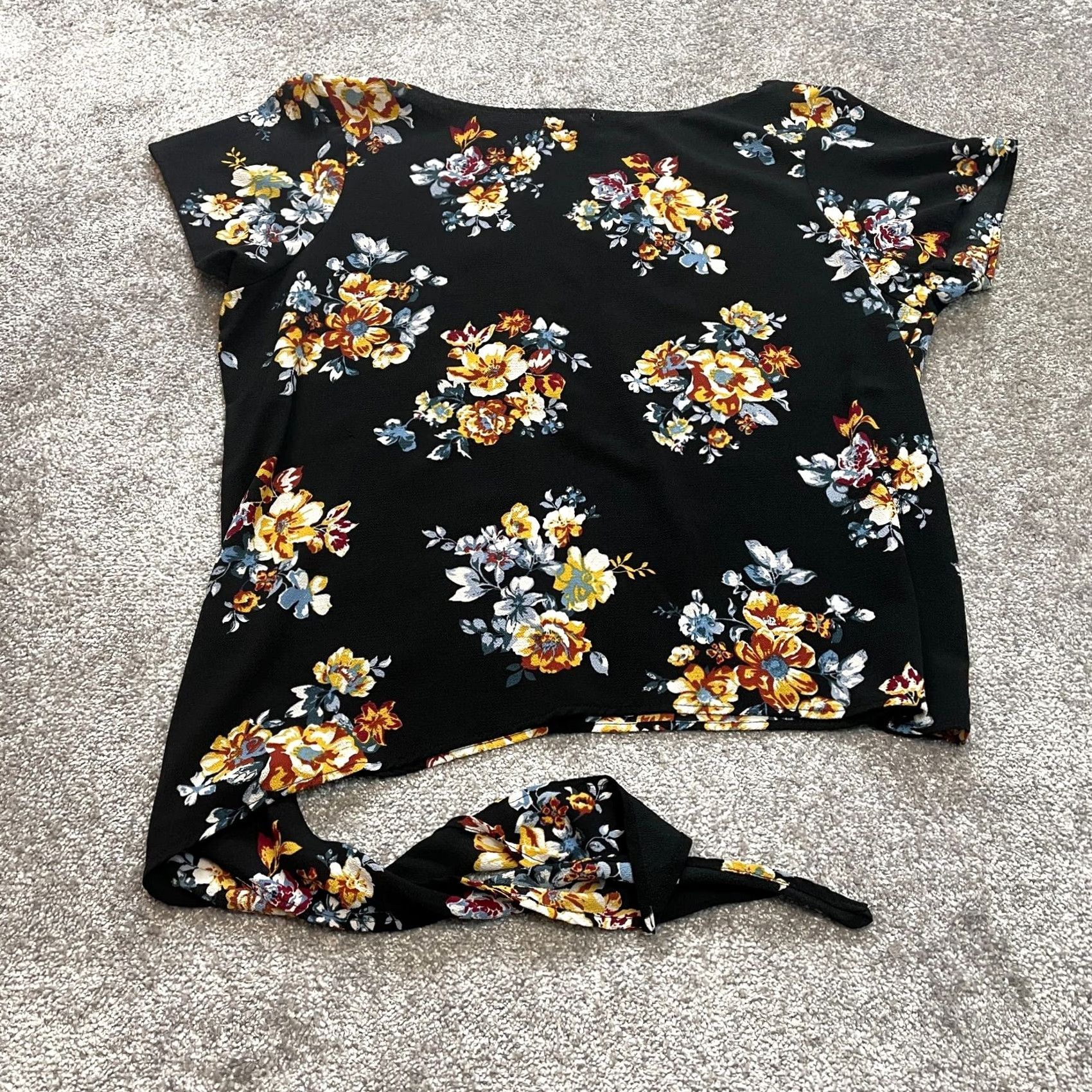 Vintage Passport Blouse Top womens 2X Black Floral Short Sleeve Ladies Hip Tie Knot Soft Size XXL / US 16-18 / IT 52-54 - 7 Thumbnail