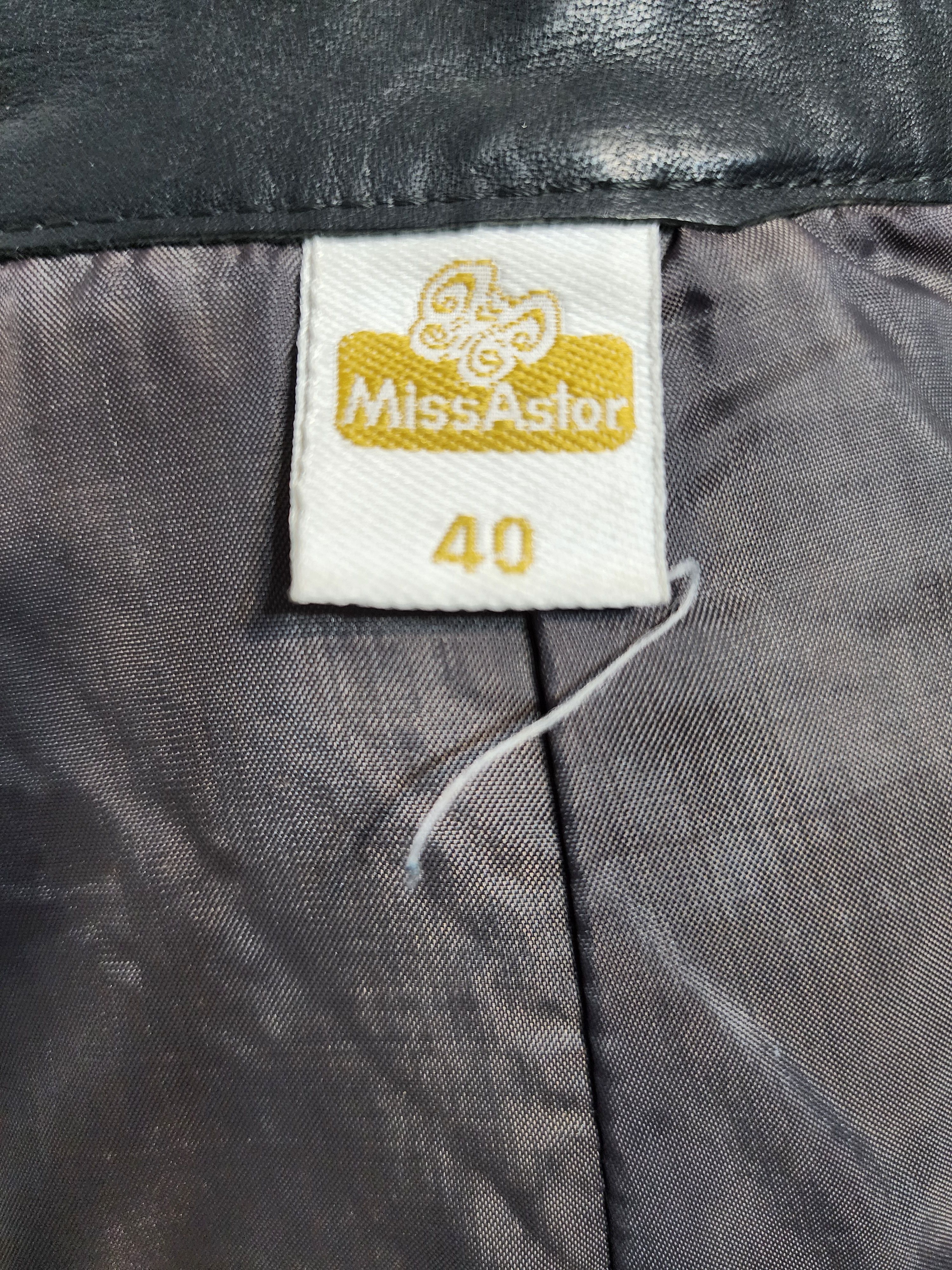 Genuine Leather Gray leather skirt. Grey skirt. Vintage leather skirt. Size 28" / US 6 / IT 42 - 9 Thumbnail