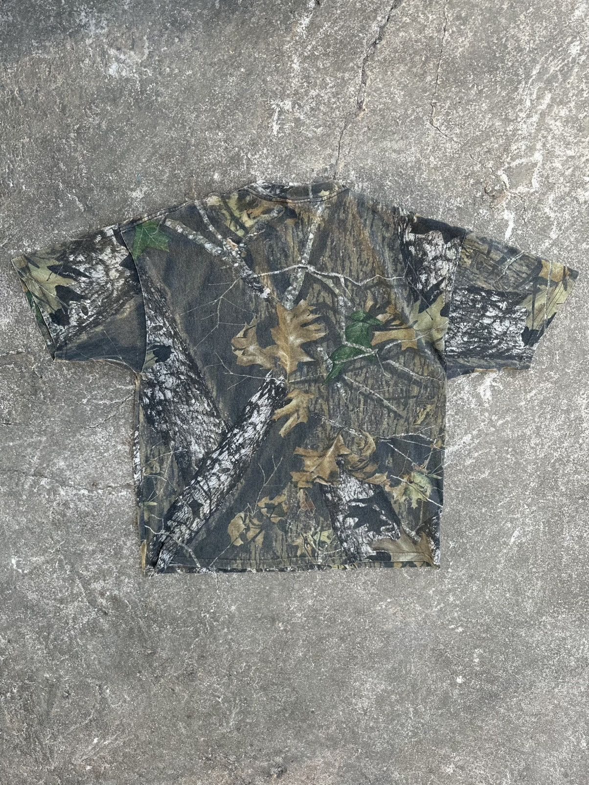 Realtree Crazy Vintage Y2K Carhartt Style Realtree Camo T-Shirts Size US XL / EU 56 / 4 - 6 Thumbnail