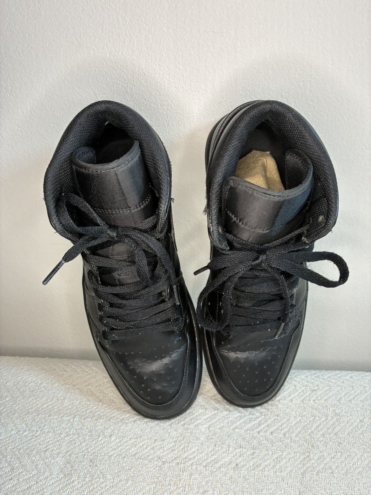 Jordan Brand Air Jordan 1 Mid "Triple Black" Size US 9 / EU 42 - 8 Thumbnail