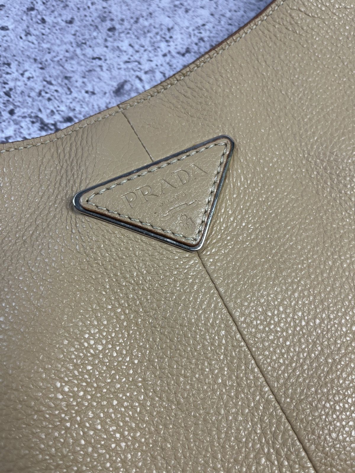 Prada 2000’s Prada Beige Vitello Daino Leather Hobo Shoulder Bag Size ONE SIZE - 3 Thumbnail