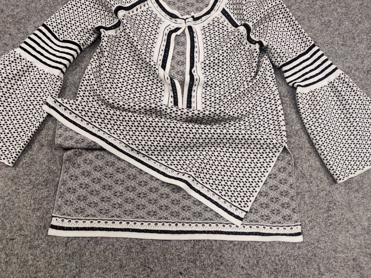 Roberto Cavalli Roberto Cavalli Slass Textured cut-out Sweater wide sleeve Size M / US 6-8 / IT 42-44 - 12 Thumbnail