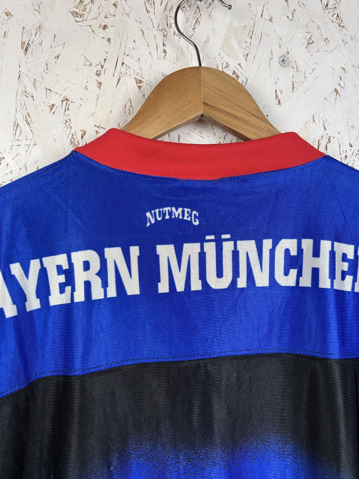 Nutmeg 90s Vintage Nutmeg Mills FC Bayern Munchen AOP Retro Jersey Size US L / EU 52-54 / 3 - 6 Thumbnail