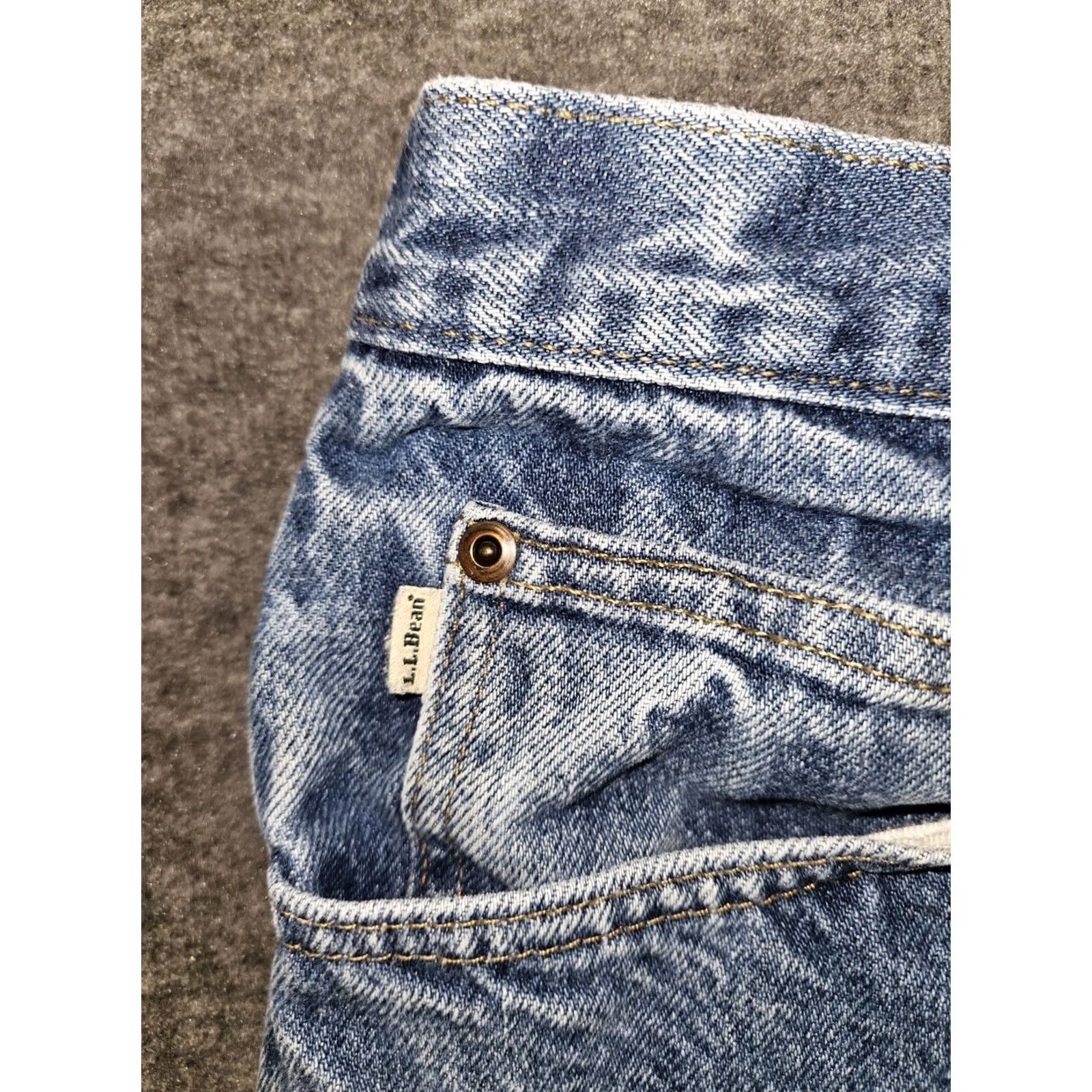 Vintage VINTAGE L.L. Bean Double L Tapered Jeans Mens 33x30 Blue Denim Distressed Logo Classic Fit 90s Outdoors Jeans Male Size US 33 - 7 Thumbnail