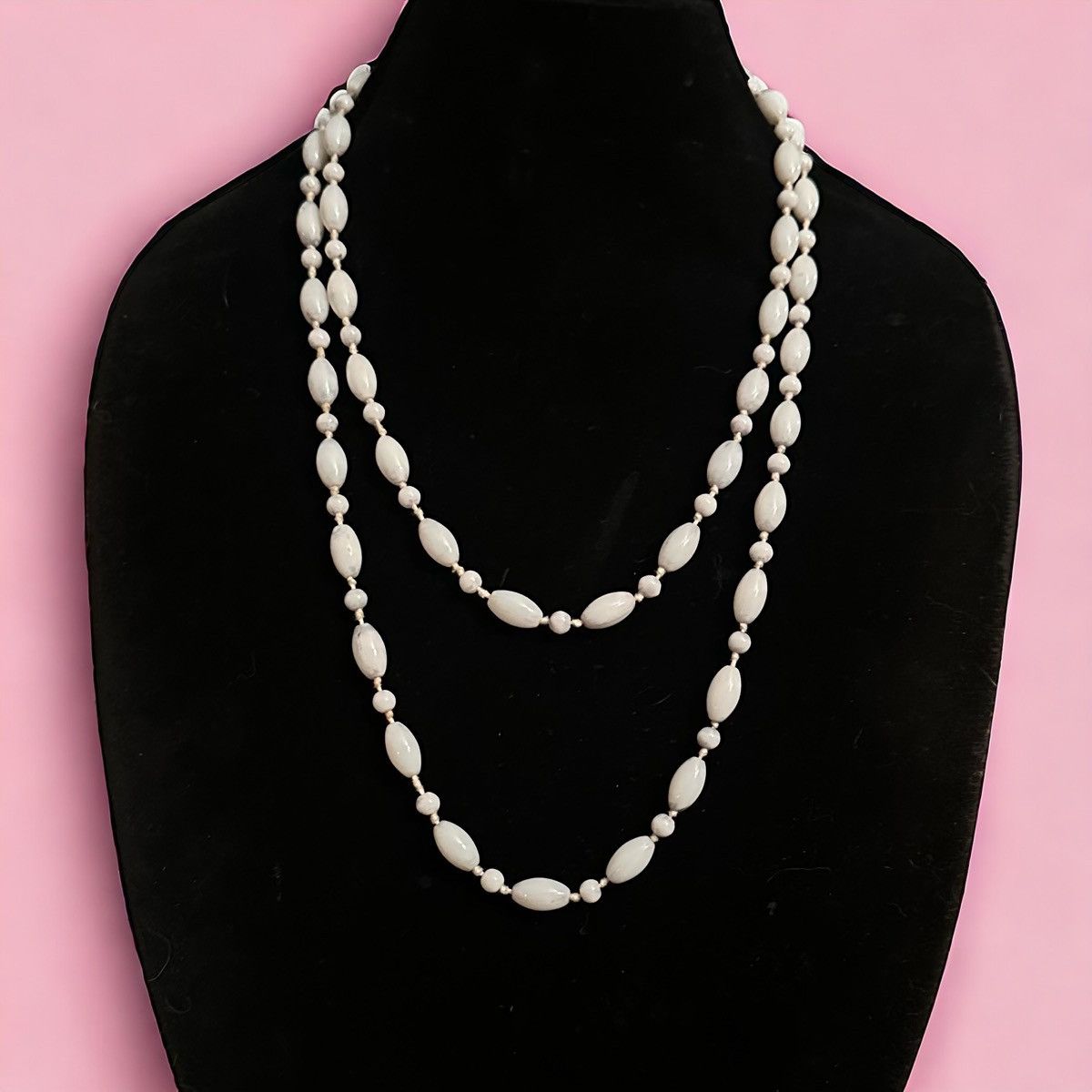 Vintage Vintage long white milk glass bead necklace Size ONE SIZE - 1 Thumbnail