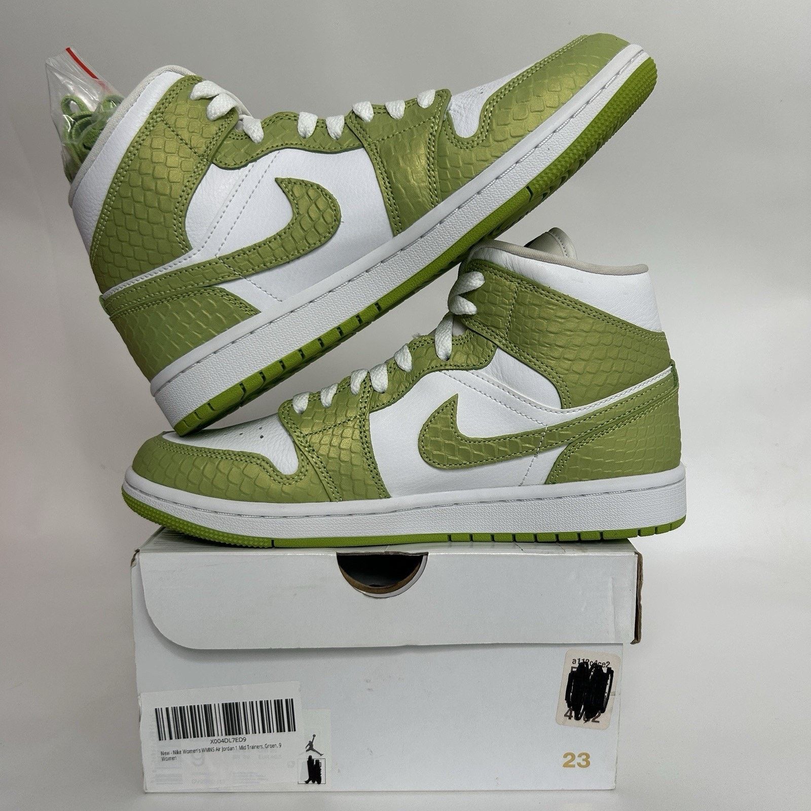 Jordan Brand Nike Air Jordan 1 Mid WMNS SE “Green Python” Size US 9 / IT 39 - 3 Thumbnail