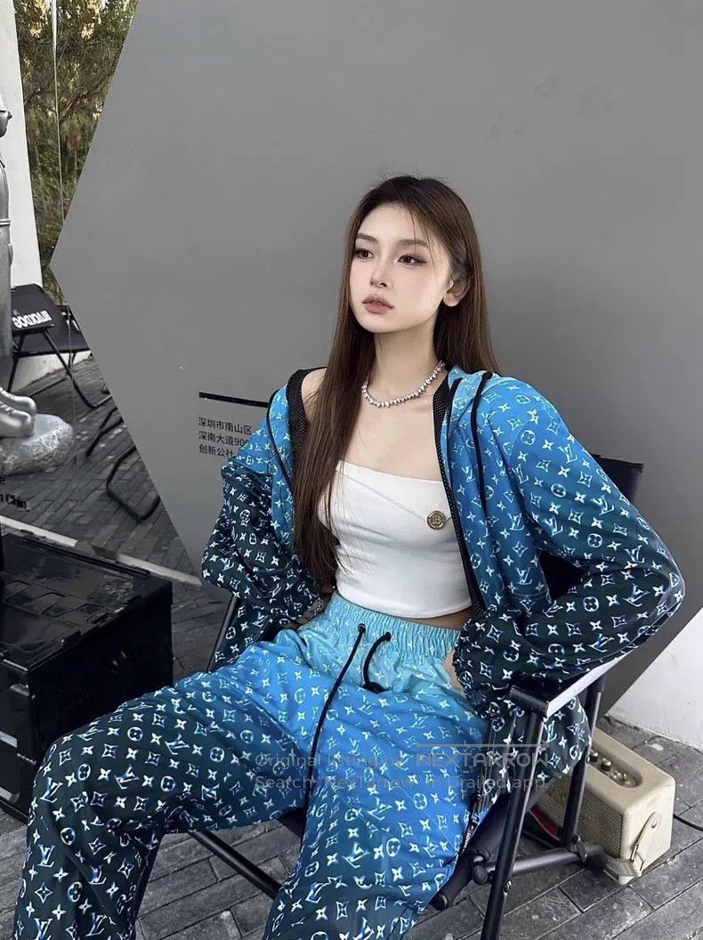 Louis Vuitton Louis Vuitton Old-print gradient hooded trench jacket Size XXS / US 00 / IT 34 - 9 Thumbnail