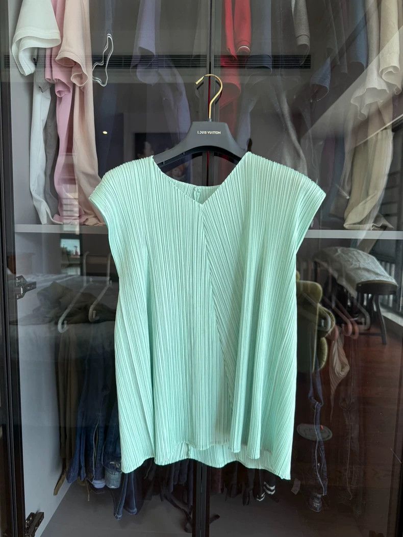 Issey Miyake Issey Miyake size:3 Mint green pleated top Size S / US 4 / IT 40 - 1 Thumbnail