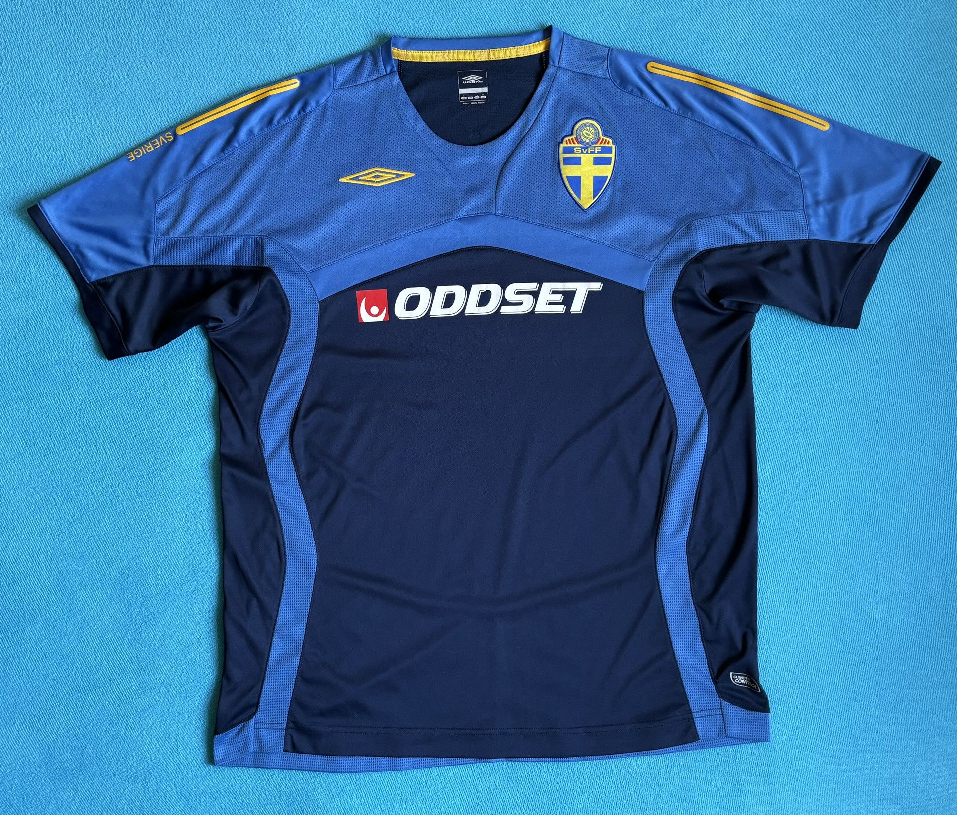 Umbro Sweden 2008 Umbro Oddset Training Jersey size. L Size US L / EU 52-54 / 3 - 5 Thumbnail