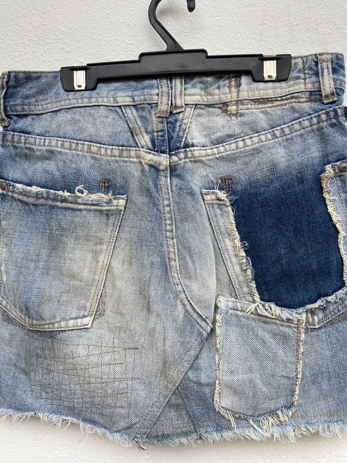 Marithe + Francois Girbaud Marithe Francois Girbaud mini skirt jeans Distressed Size 28" / US 6 / IT 42 - 5 Thumbnail