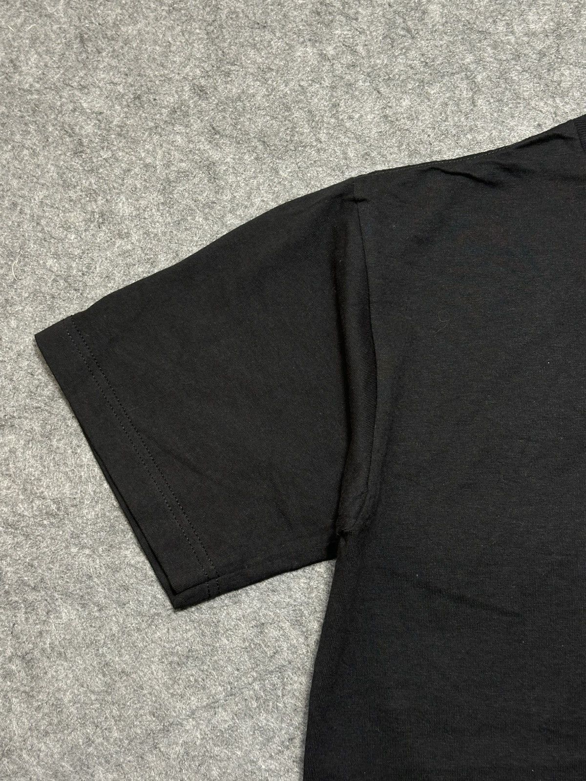 Vintage Vintage 90s black crewneck T-shirt a front pocket. Size US M / EU 48-50 / 2 - 4 Thumbnail