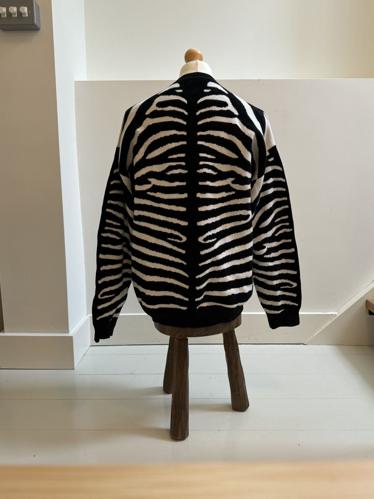 Burberry Burberry Zebra Logo Jacquard Knit Jumper Size US L / EU 52-54 / 3 - 4 Thumbnail