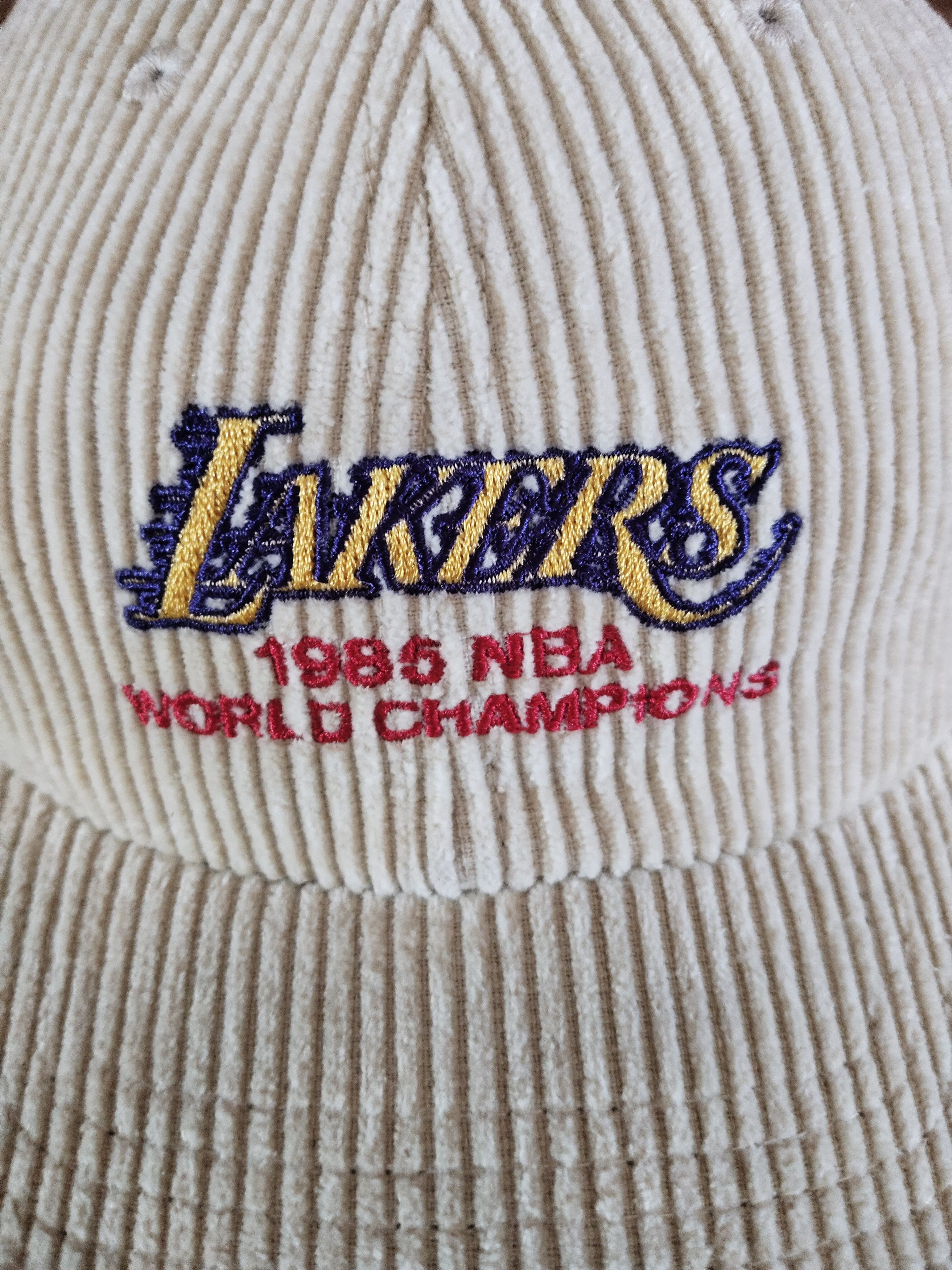 Mitchell & Ness Vintage LAKERS 1985 NBA WORLD CHAMPIONSHIP Corduroy Cap Size ONE SIZE - 2 Thumbnail